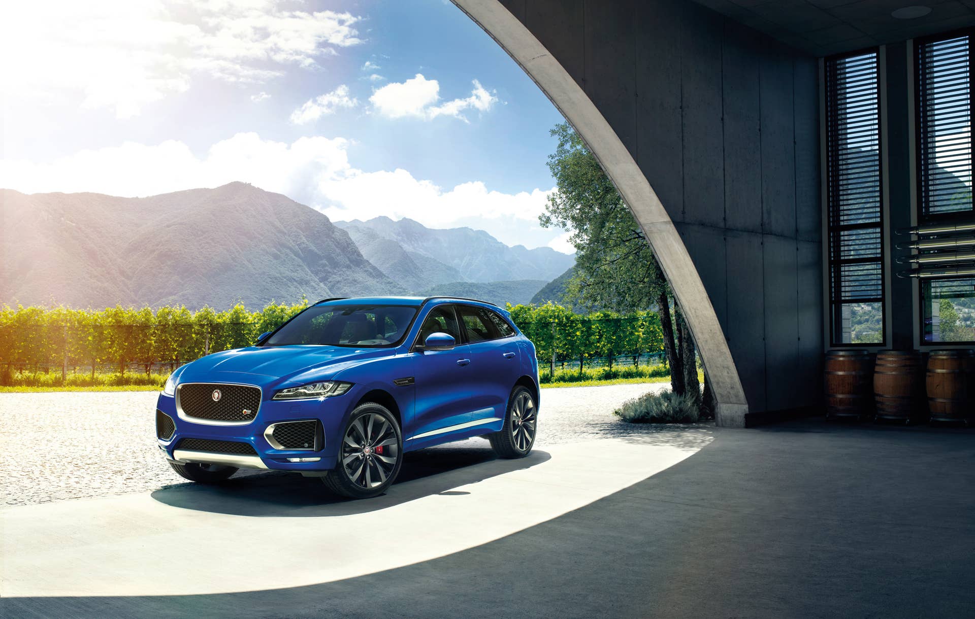 f-pace front mountains sun jaguar frankfurt