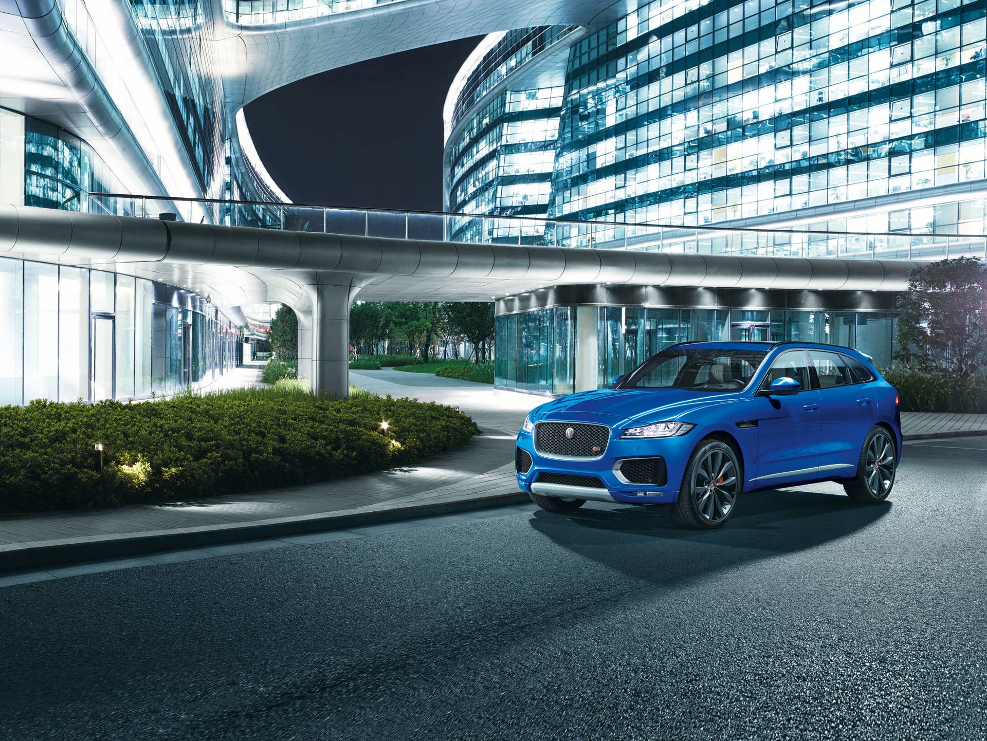 jaguar city bridge f-pace cuv frnakfurt debut
