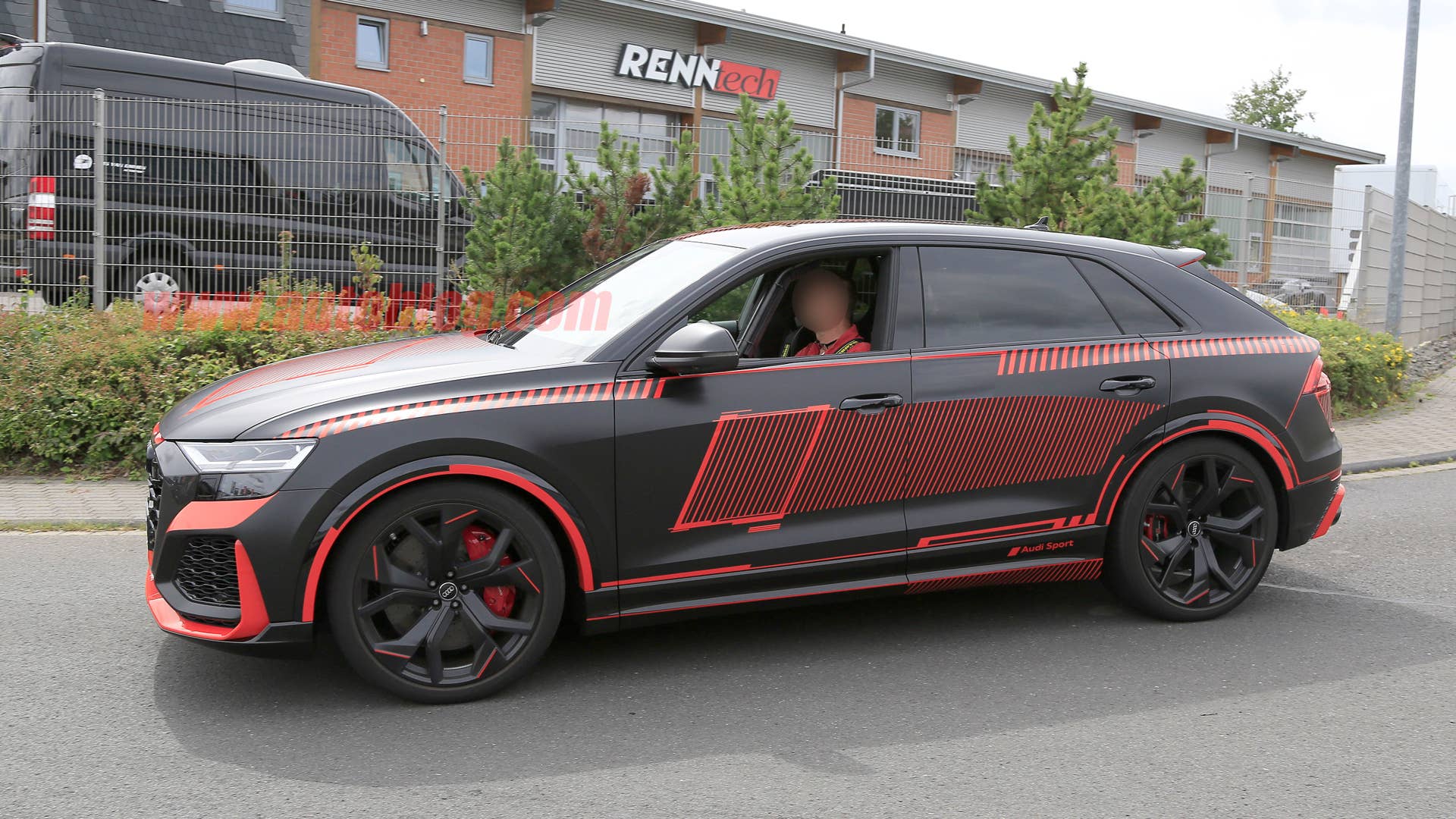 Audi RS Q8 with almost no camouflage