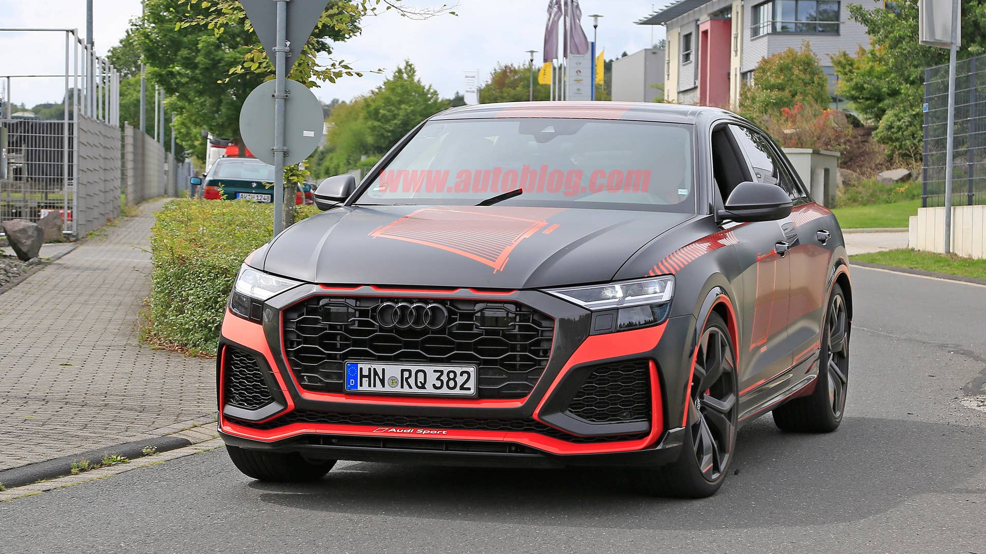 Audi RS Q8 with almost no camouflage