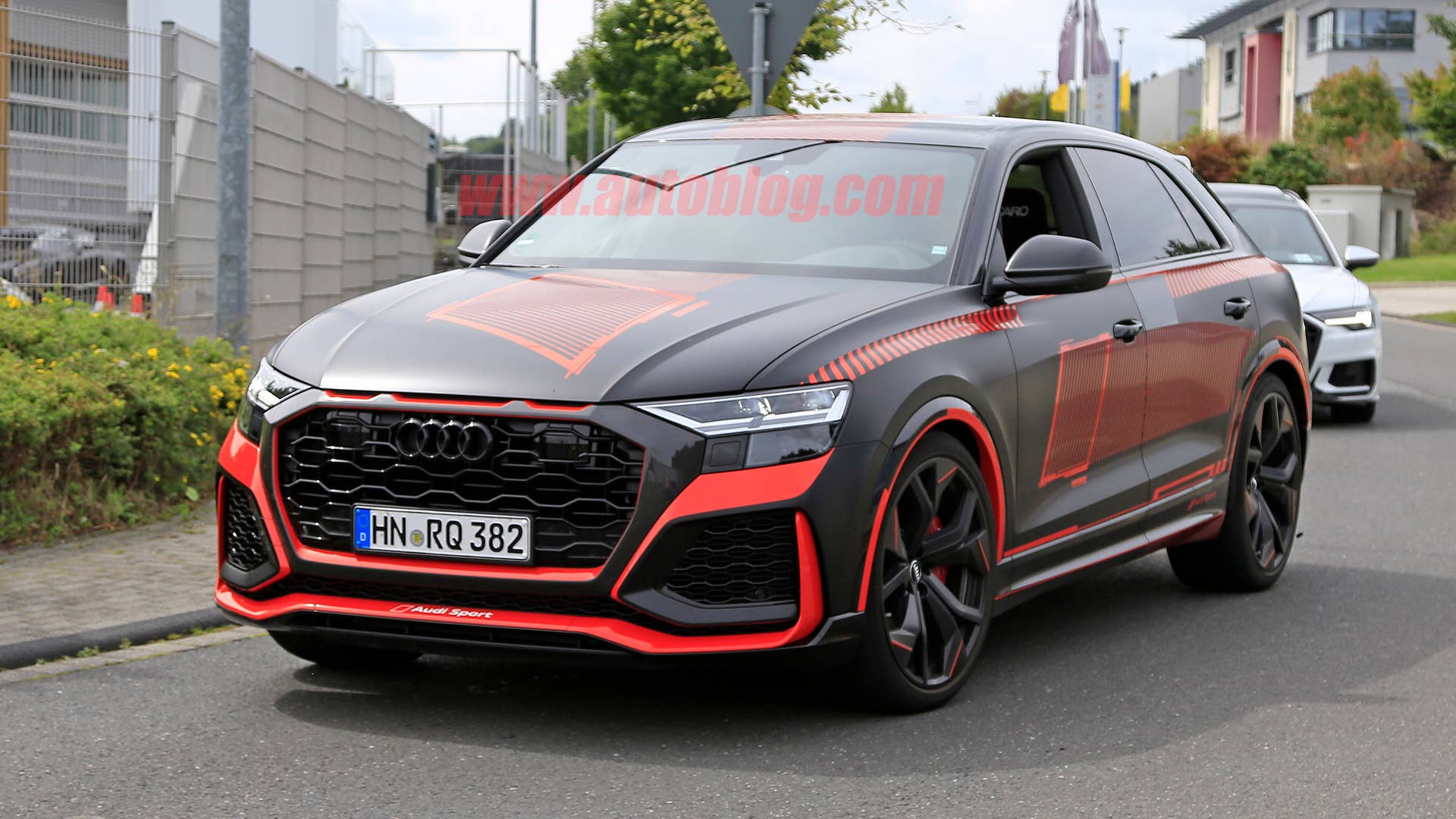 Audi RS Q8 with almost no camouflage
