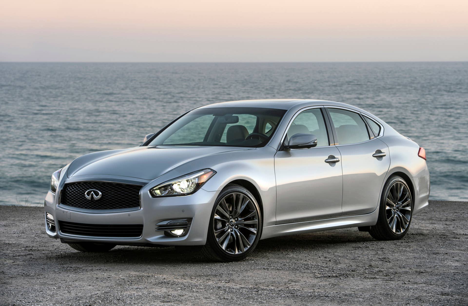 infiniti premium select q70 beach water