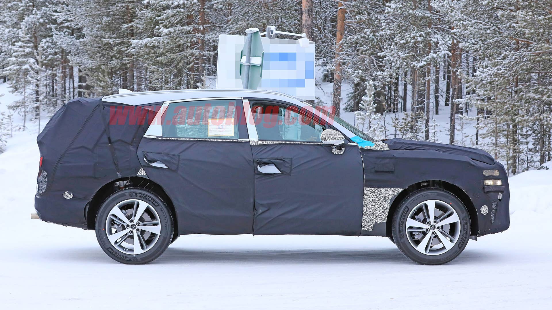 Genesis GV80 spy shots