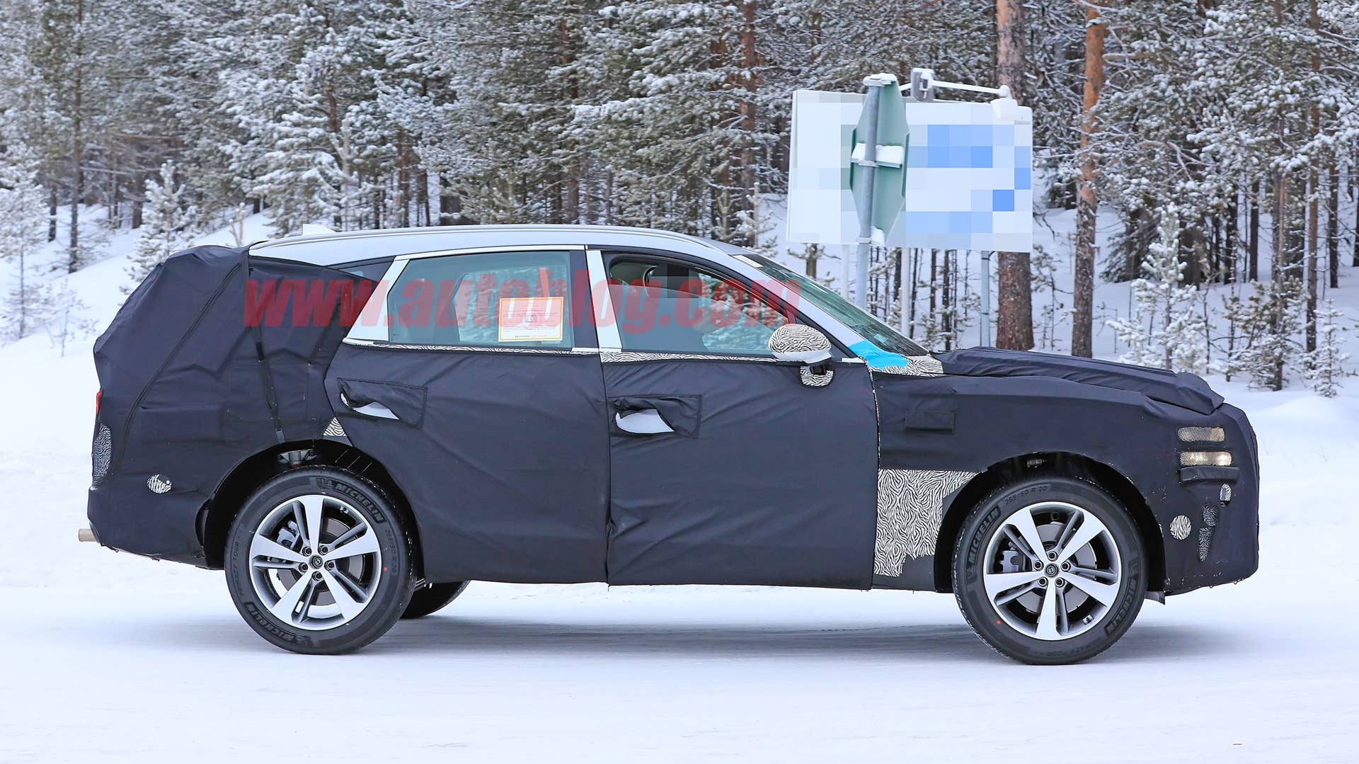 Genesis GV80 spy shots