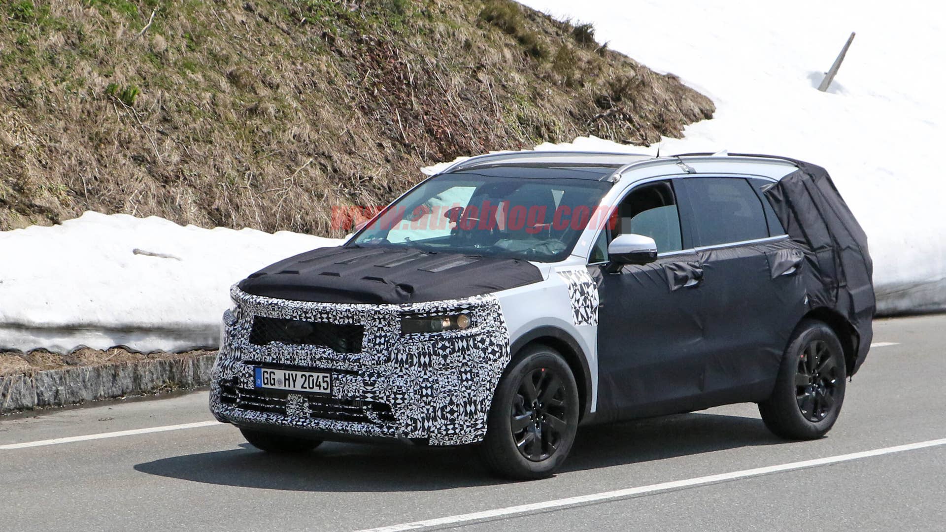 Kia Sorento spy shots