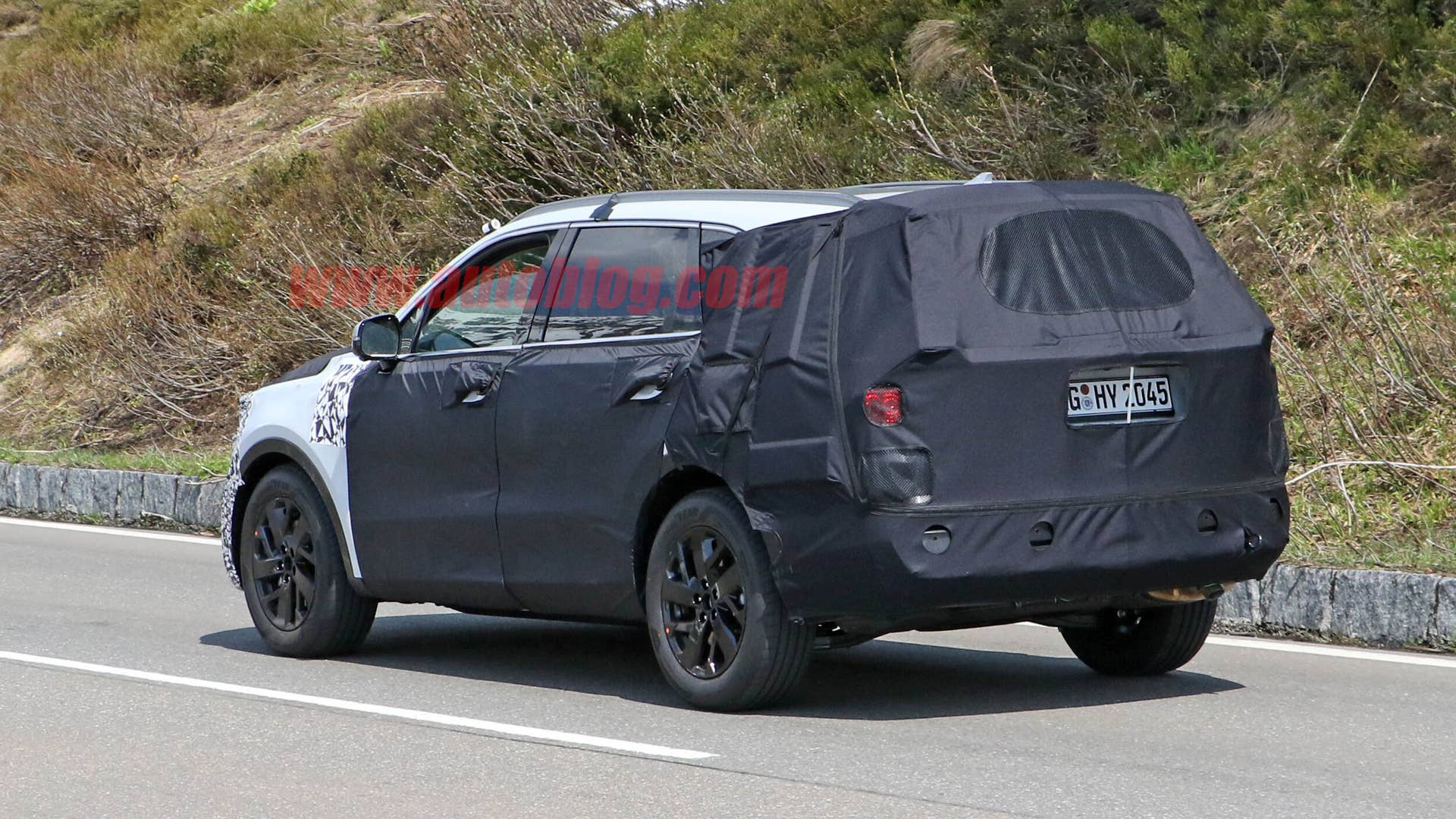 Kia Sorento spy shots