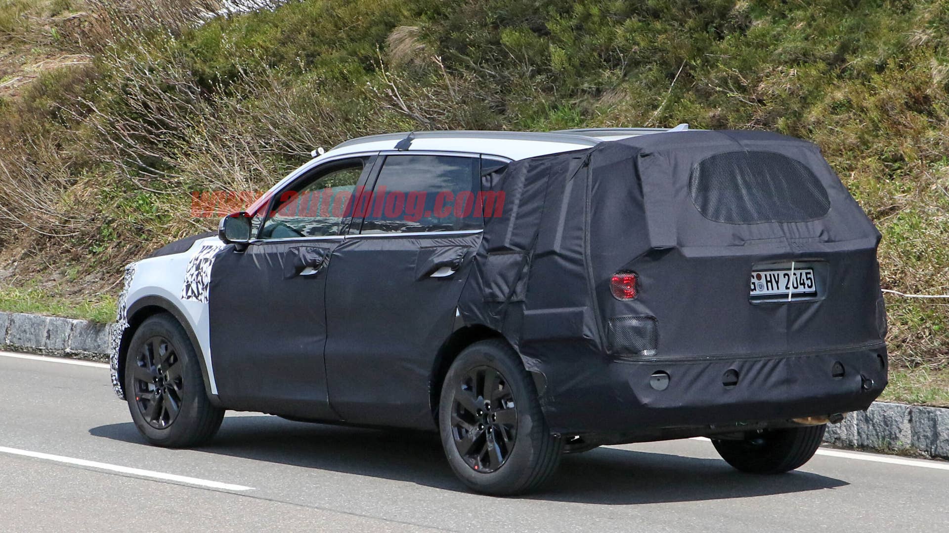 Kia Sorento spy shots