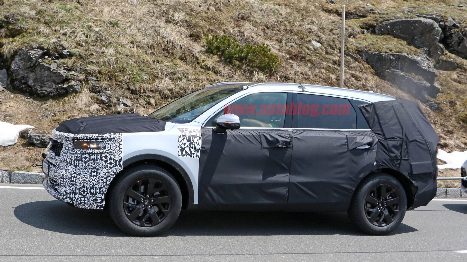 Kia Sorento spy shots
