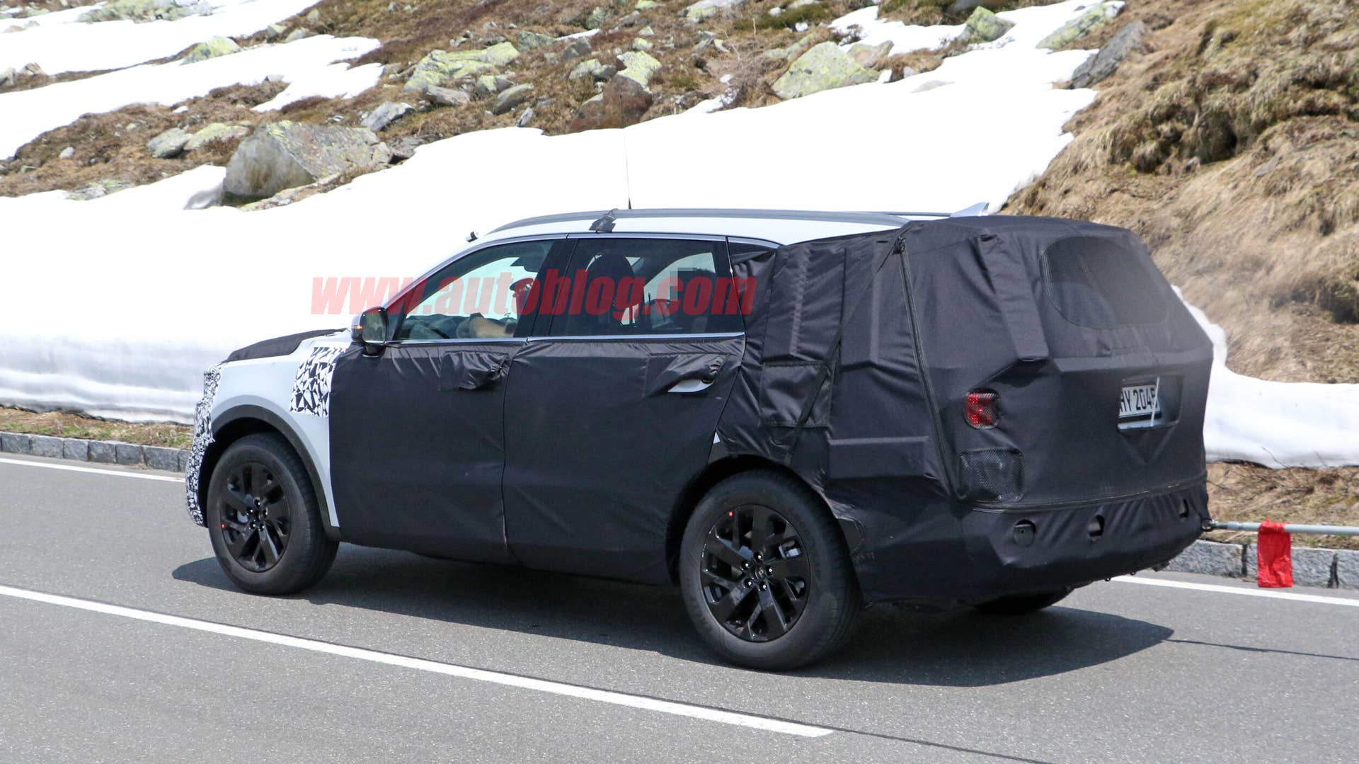 Kia Sorento spy shots