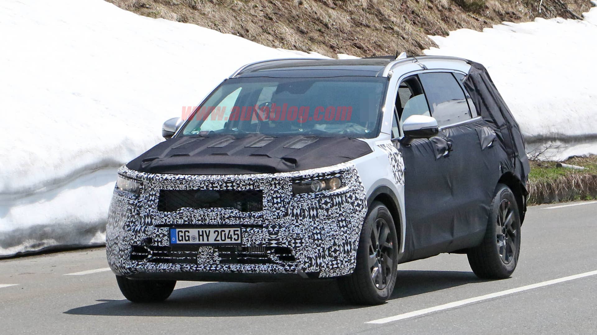 Kia Sorento spy shots