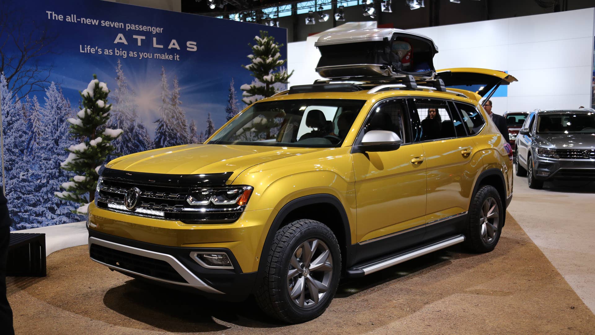 2018 volkswagen atlas weekend edition front