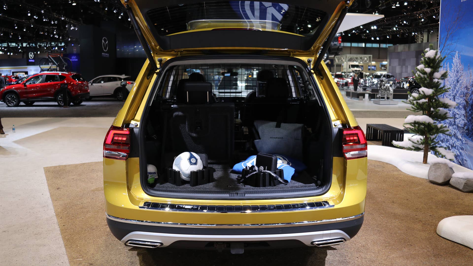 2018 volkswagen atlas weekend edition cargo area