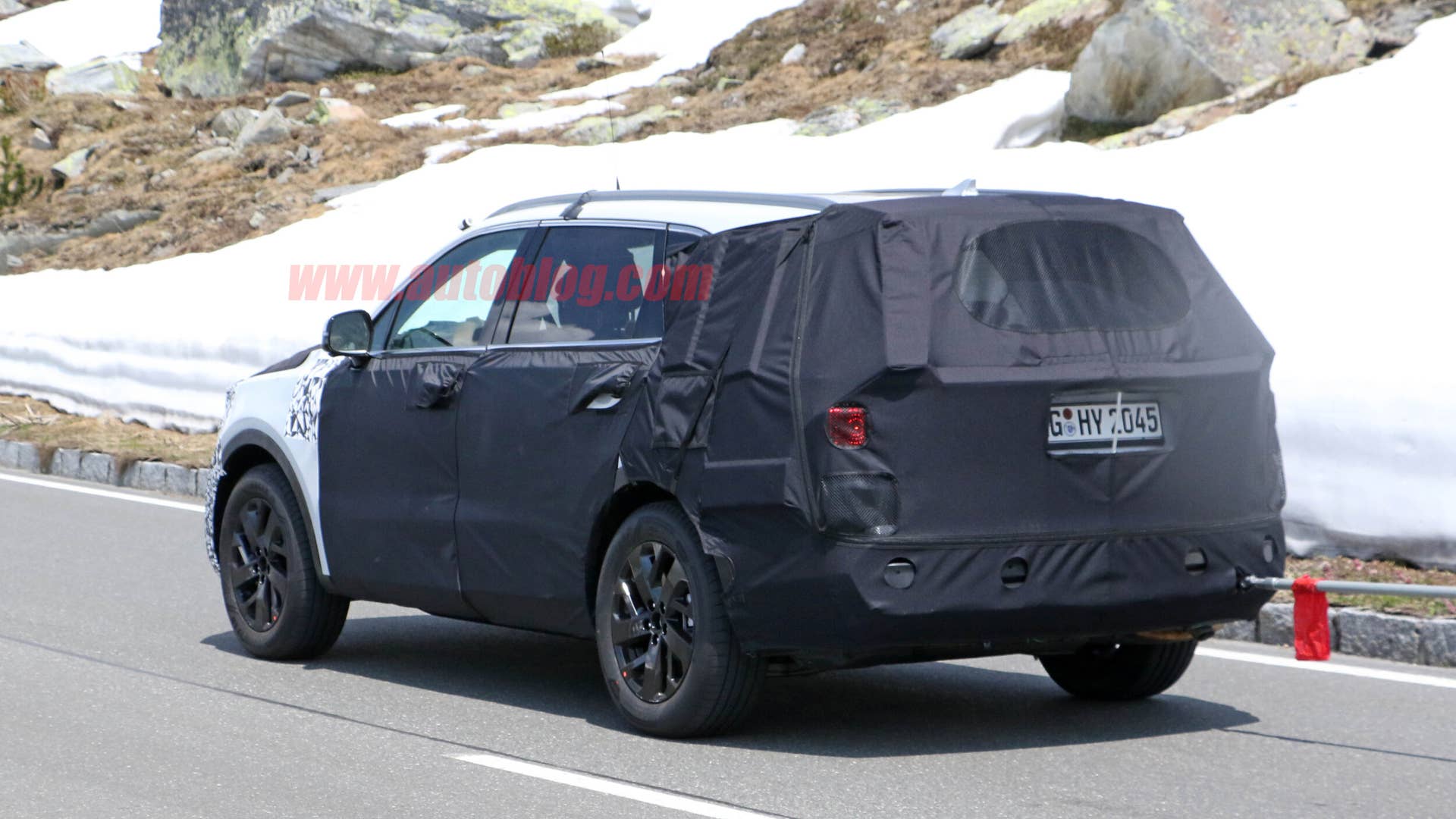 Kia Sorento spy shots