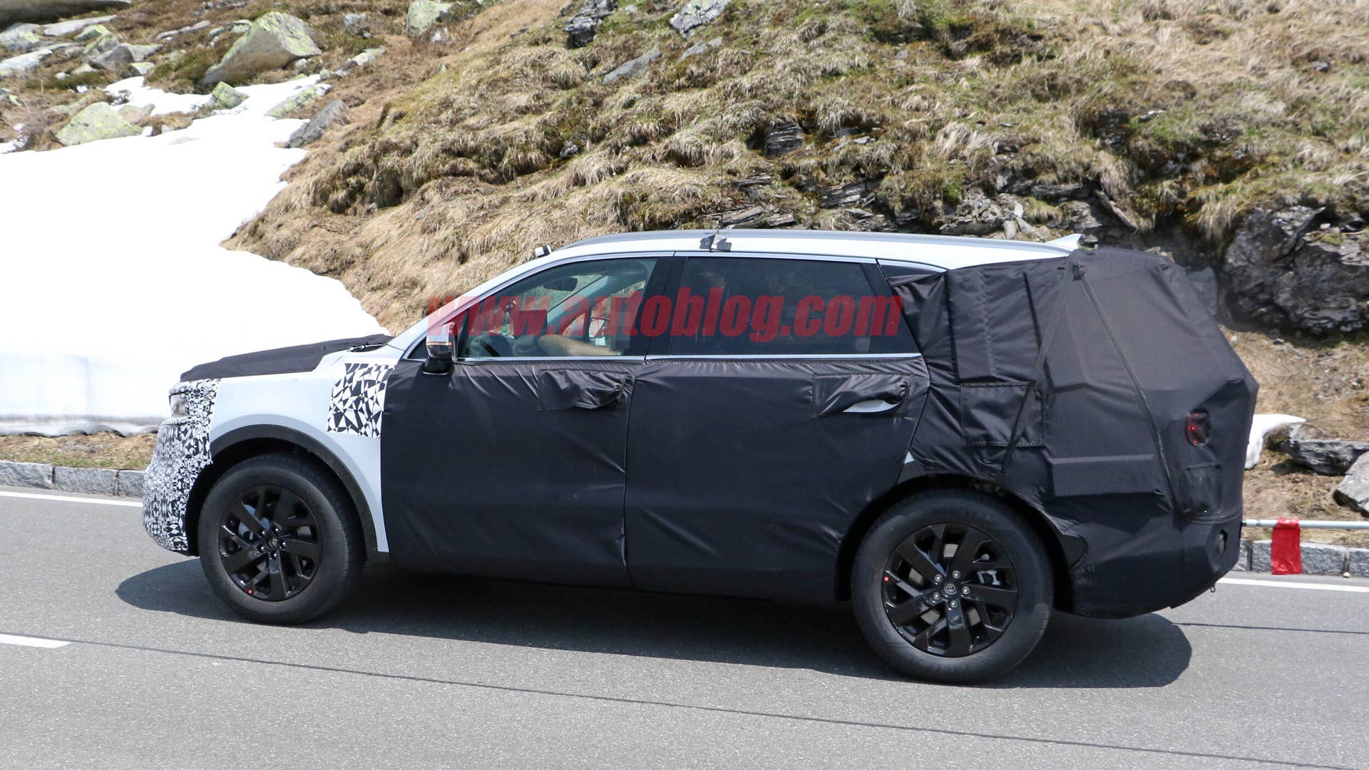 Kia Sorento spy shots