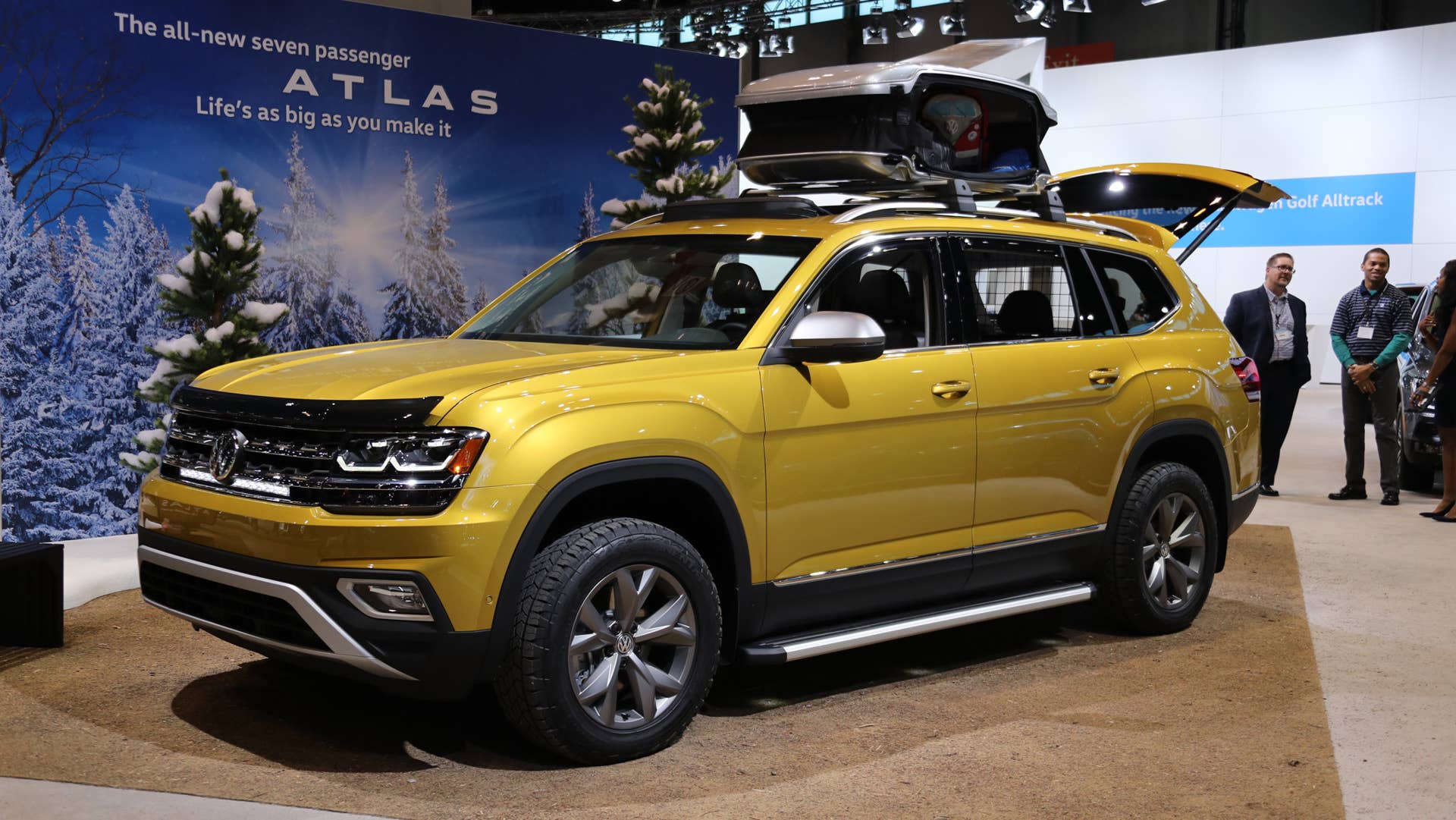 2018 volkswagen atlas weekend edition side