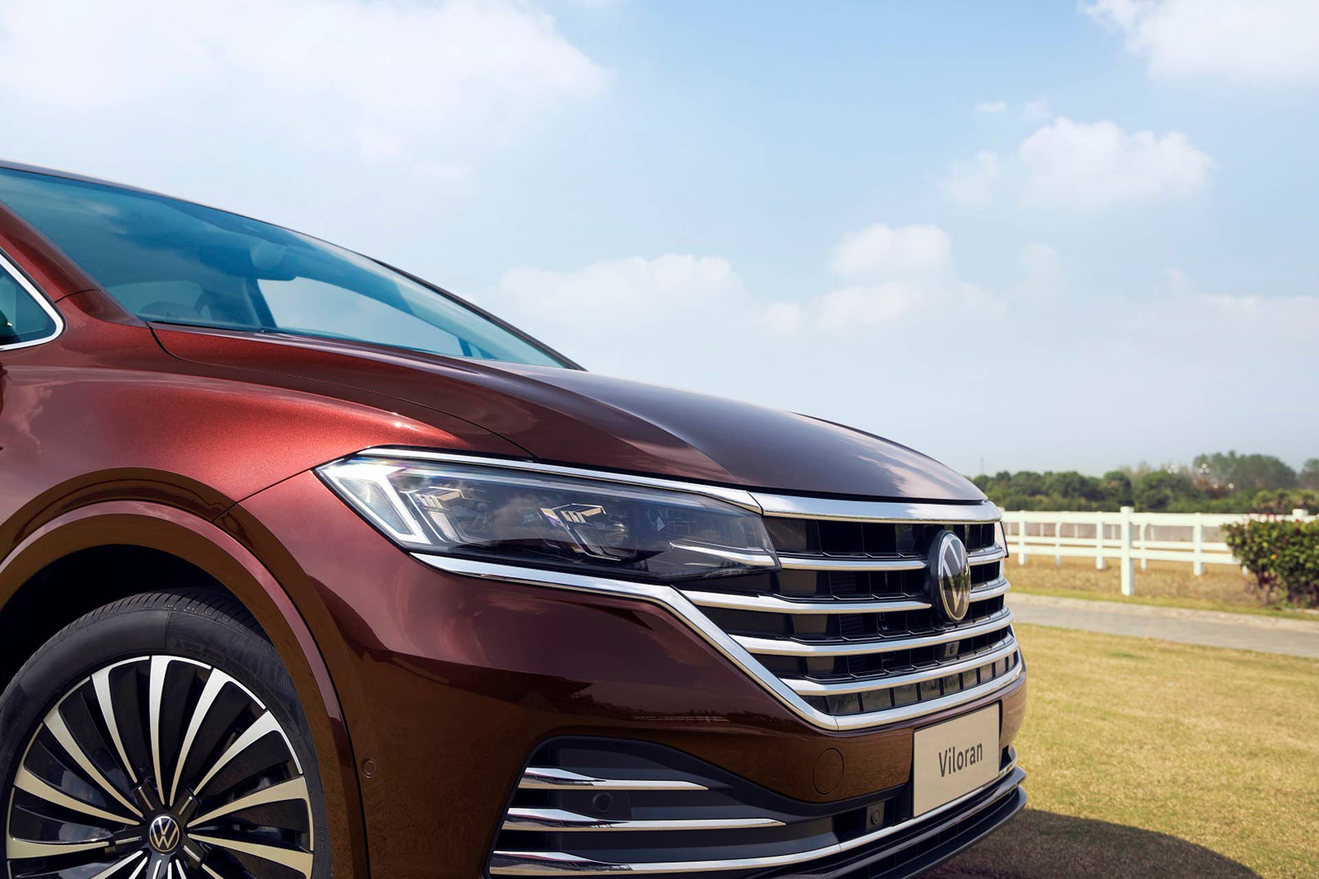 The VW Viloran is, in conjuction with Chinese automaker SAIC, VW's first move into the premium minivan space to challenge the Buick LM8 and Lexus competitors.