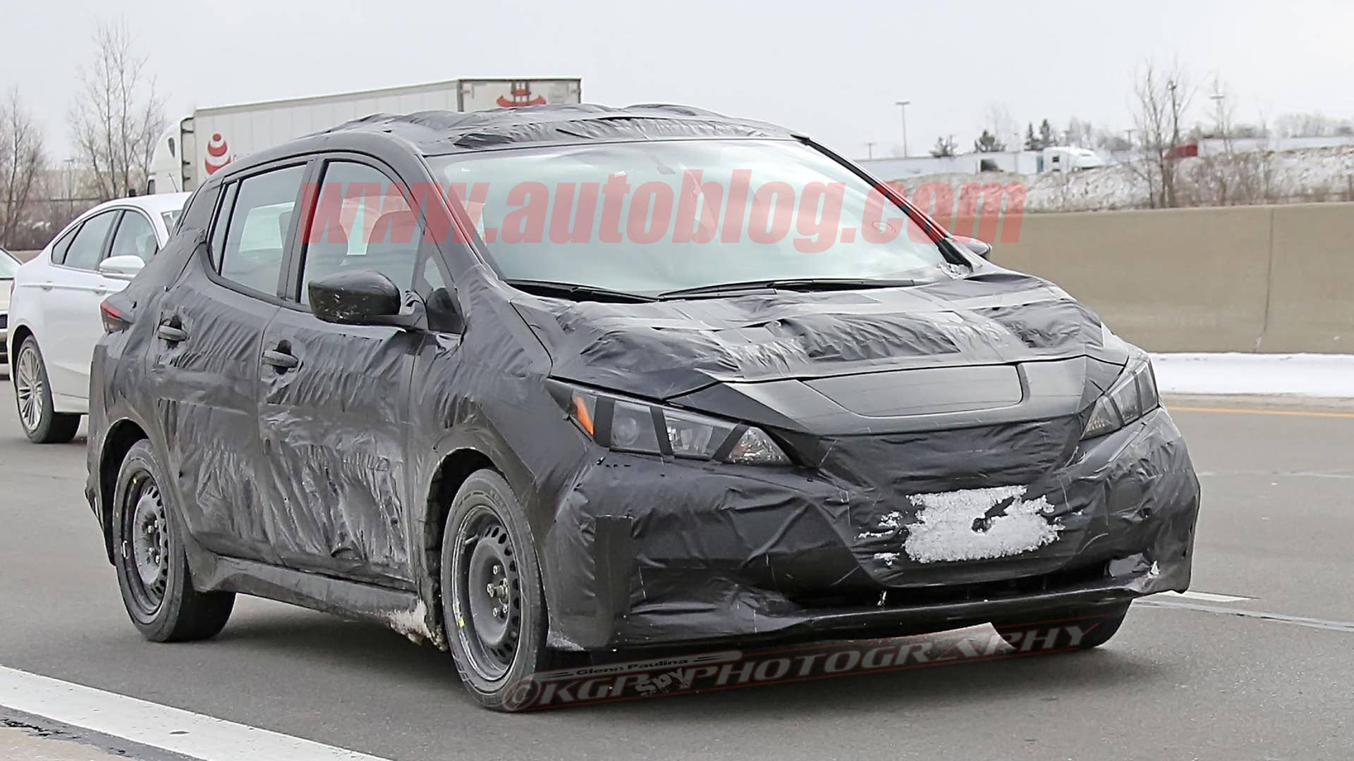 2018 nissan leaf spy photo highway