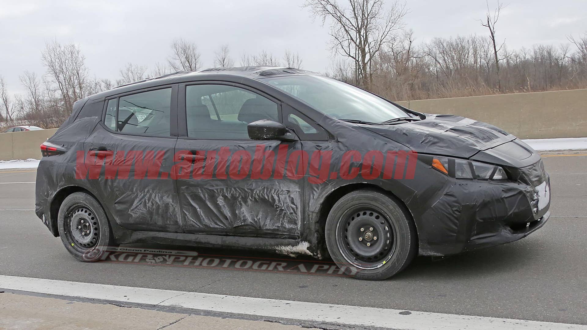 2018 nissan leaf spy photo side