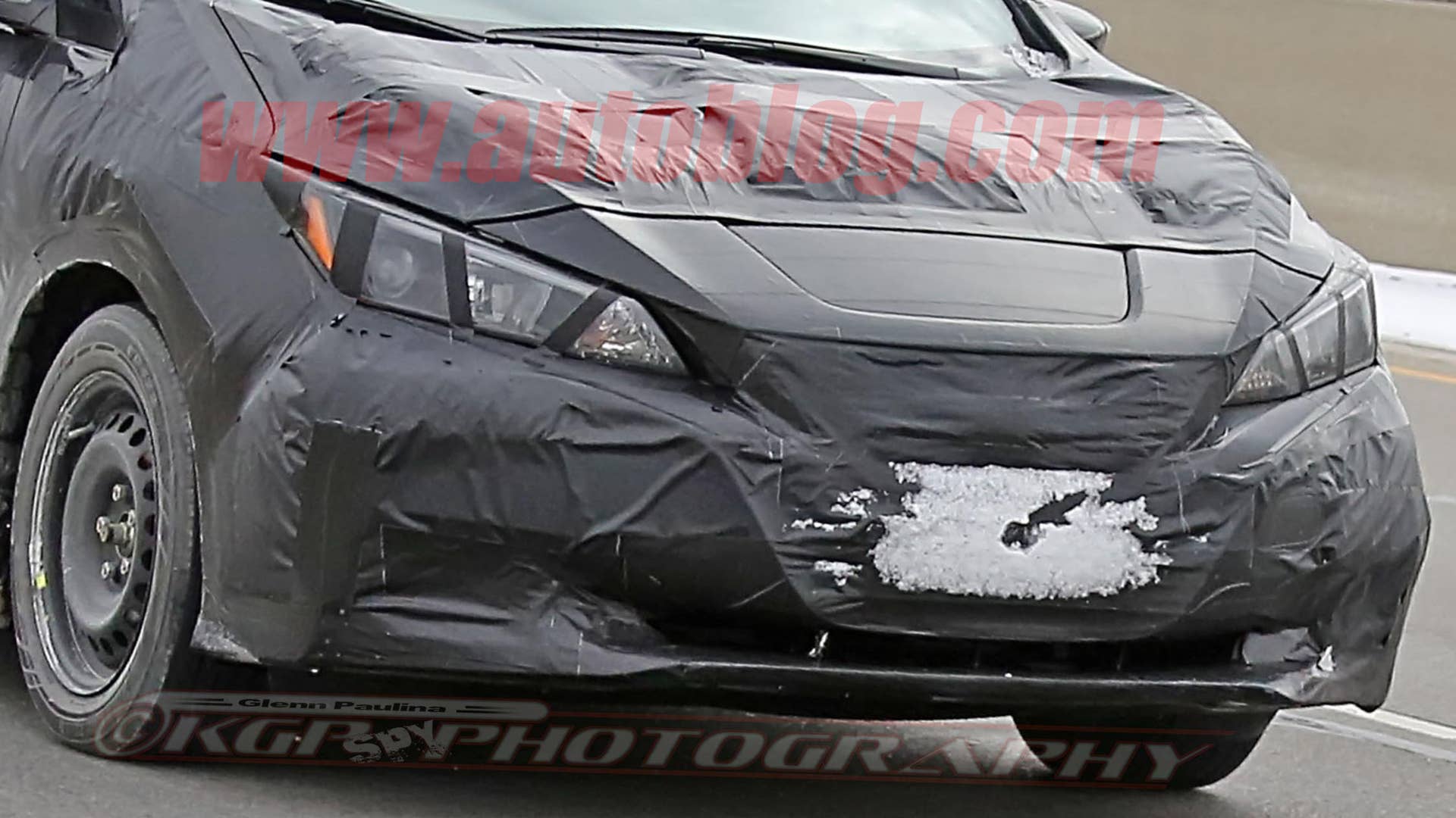 2018 nissan leaf spy photo nose charging door