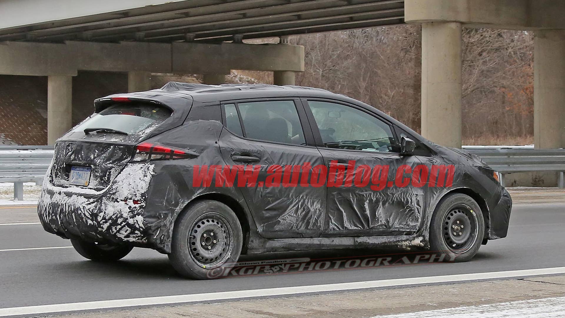 2018 nissan leaf spy photo floating roof