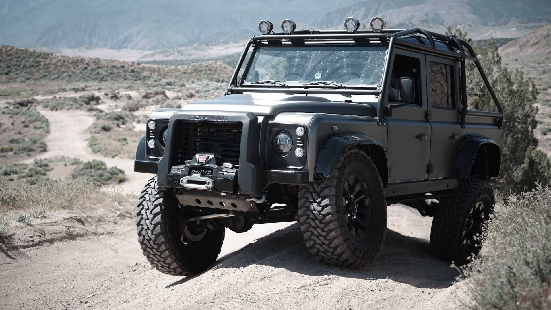 This classic-but-custom Land Rover Defender from 007's 'Spectre' can be ...