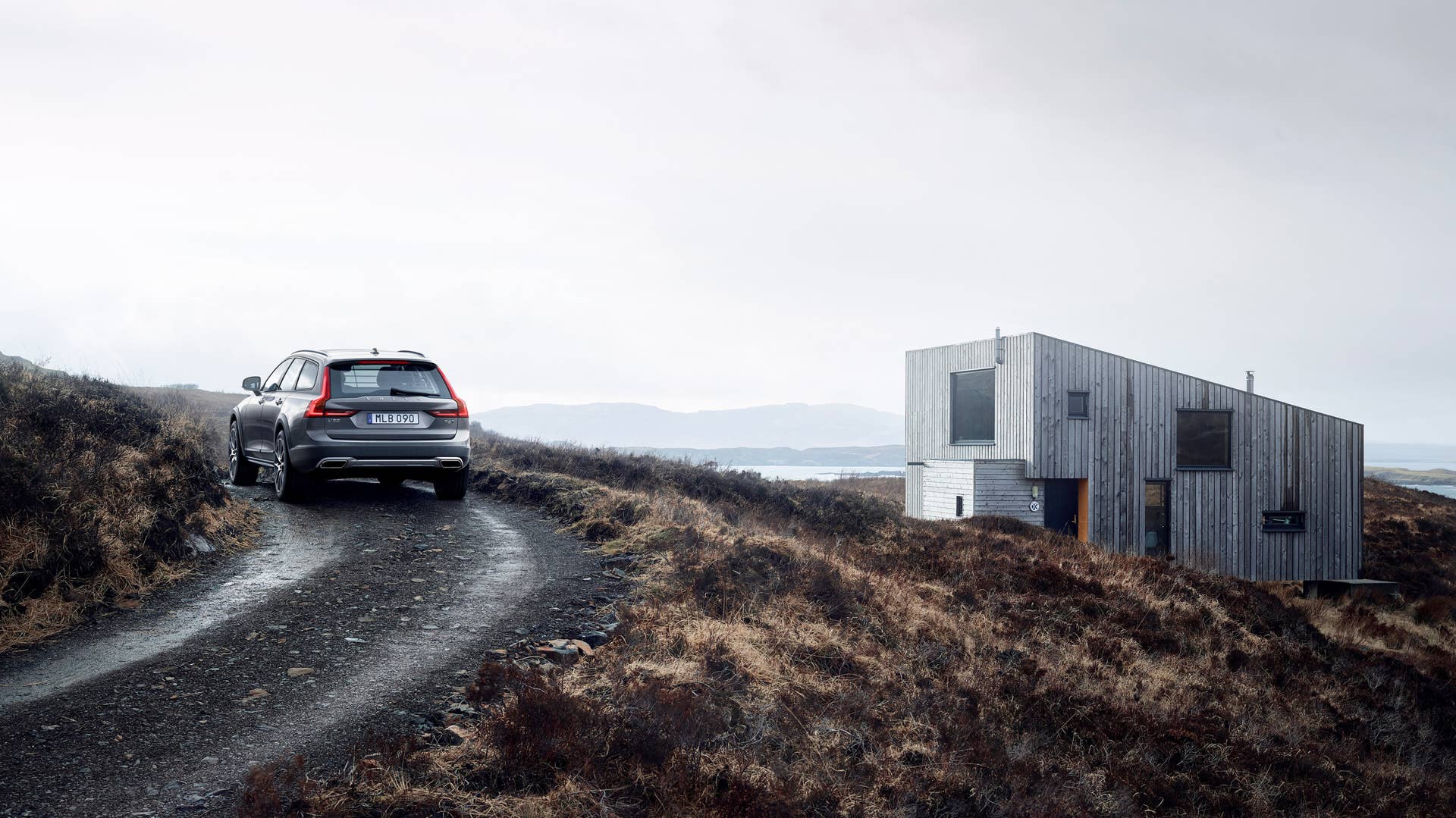 2017 Volvo V90 Cross Country Rear Exterior