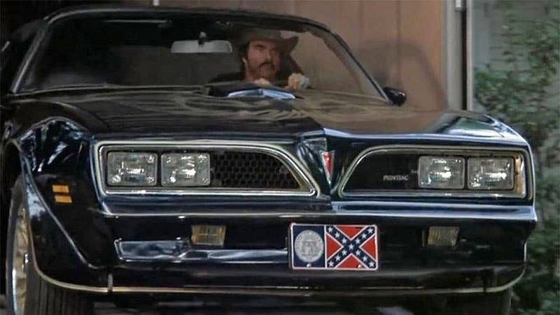 Burt Reynolds plays Bo 'Bandit' Darville in the film, and drives a 1977 Pontiac Trans Am.