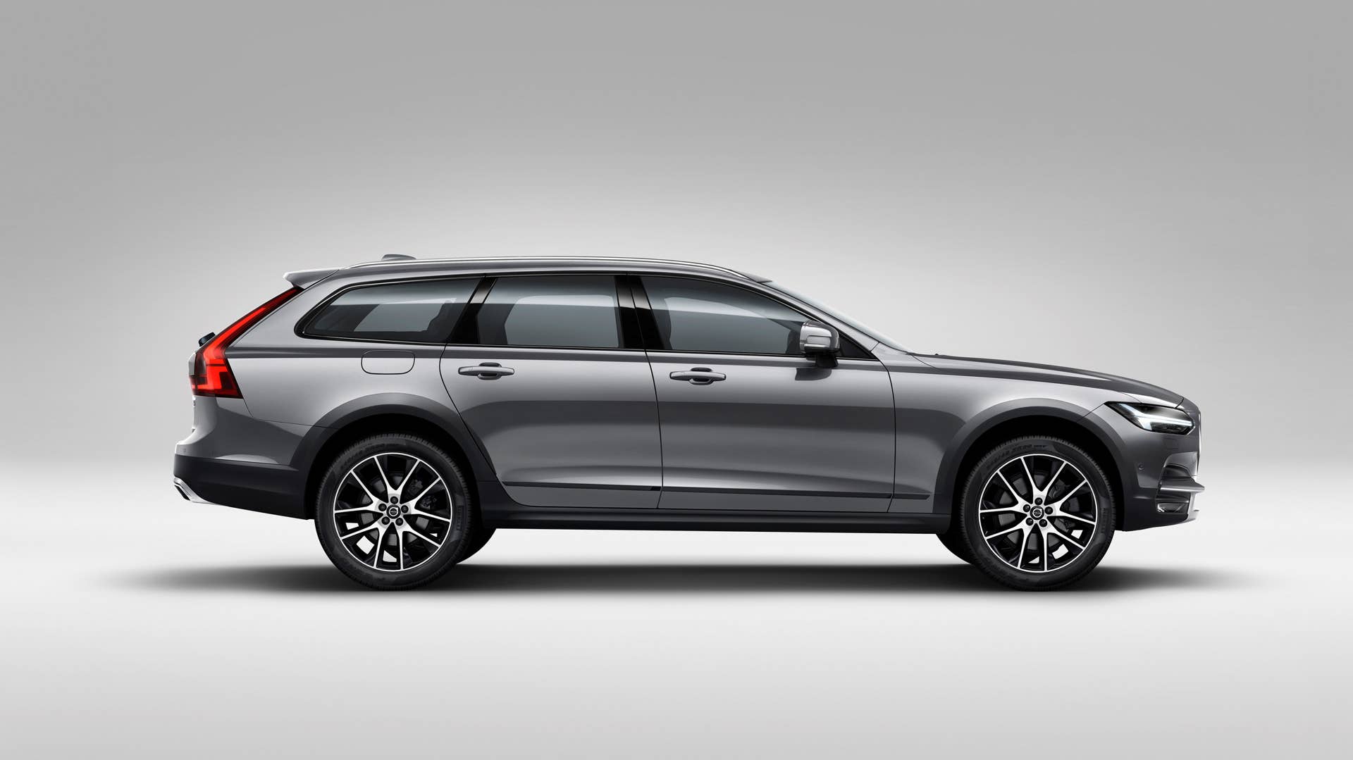 2017 Volvo V90 Cross Country Side Exterior