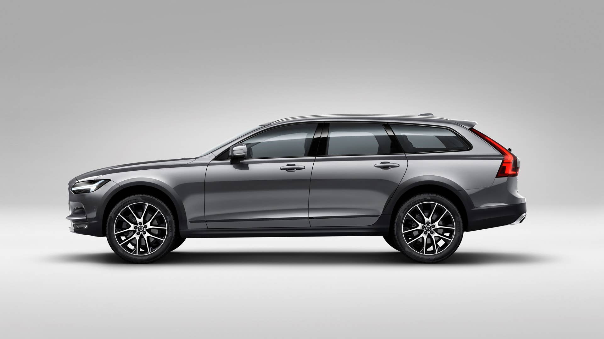 2017 Volvo V90 Cross Country Side Exterior