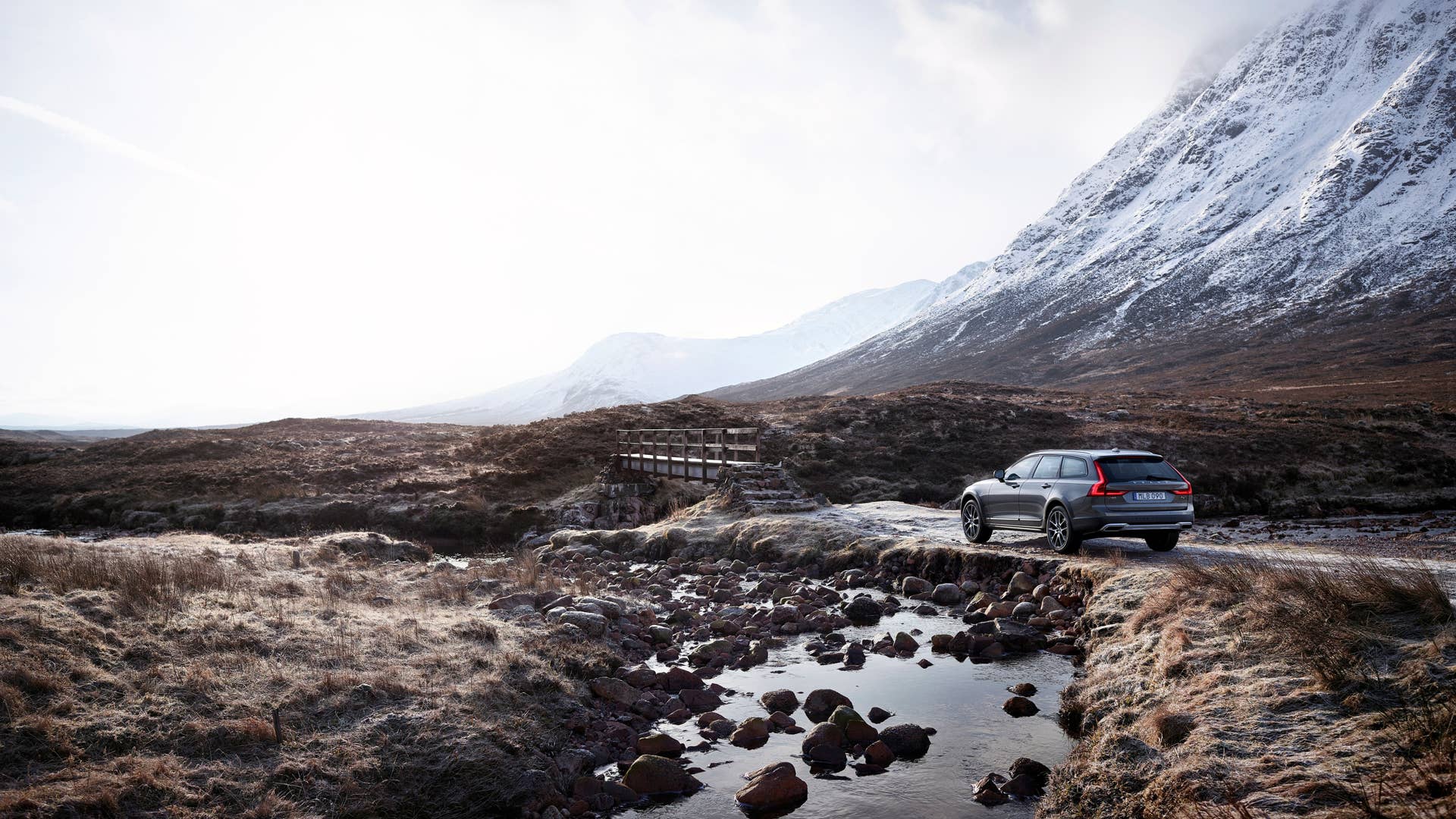 2017 Volvo V90 Cross Country Three Quarter Exterior
