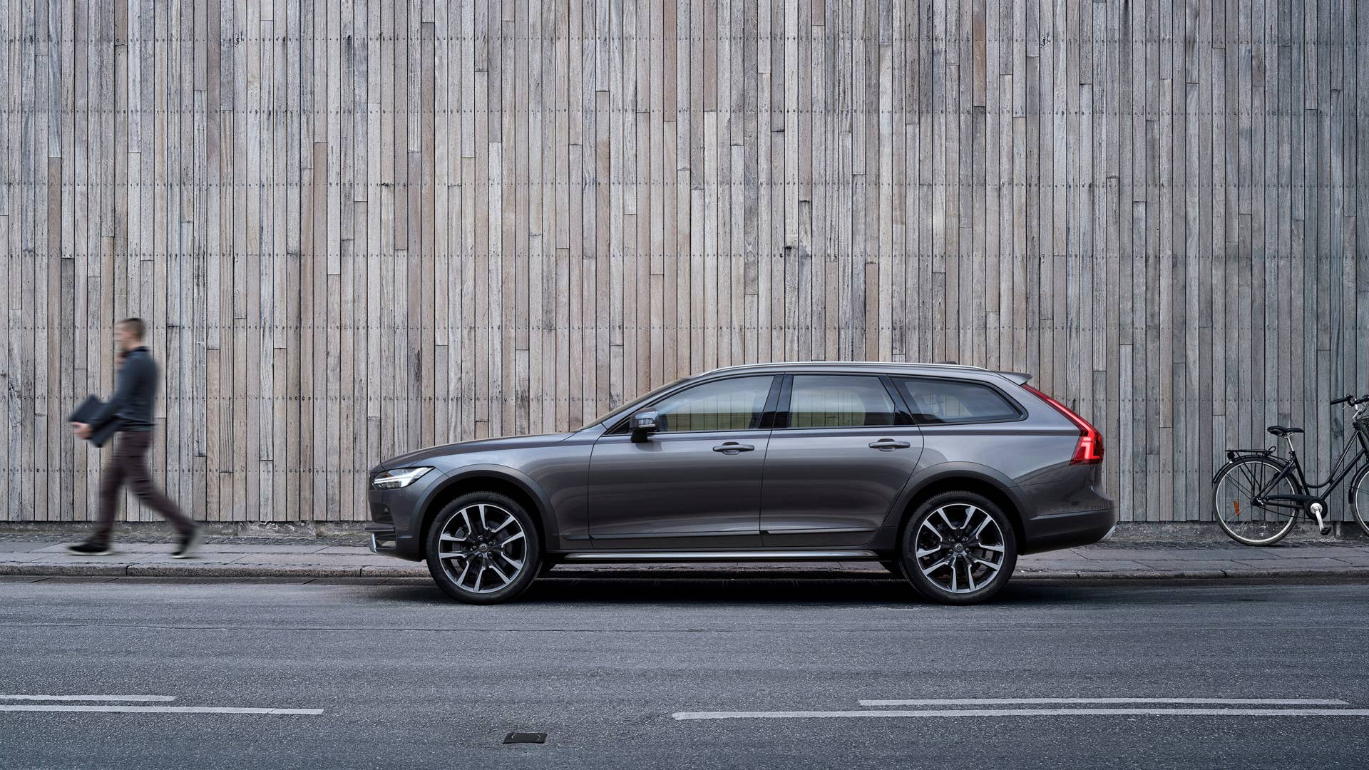 2017 Volvo V90 Cross Country Side Exterior