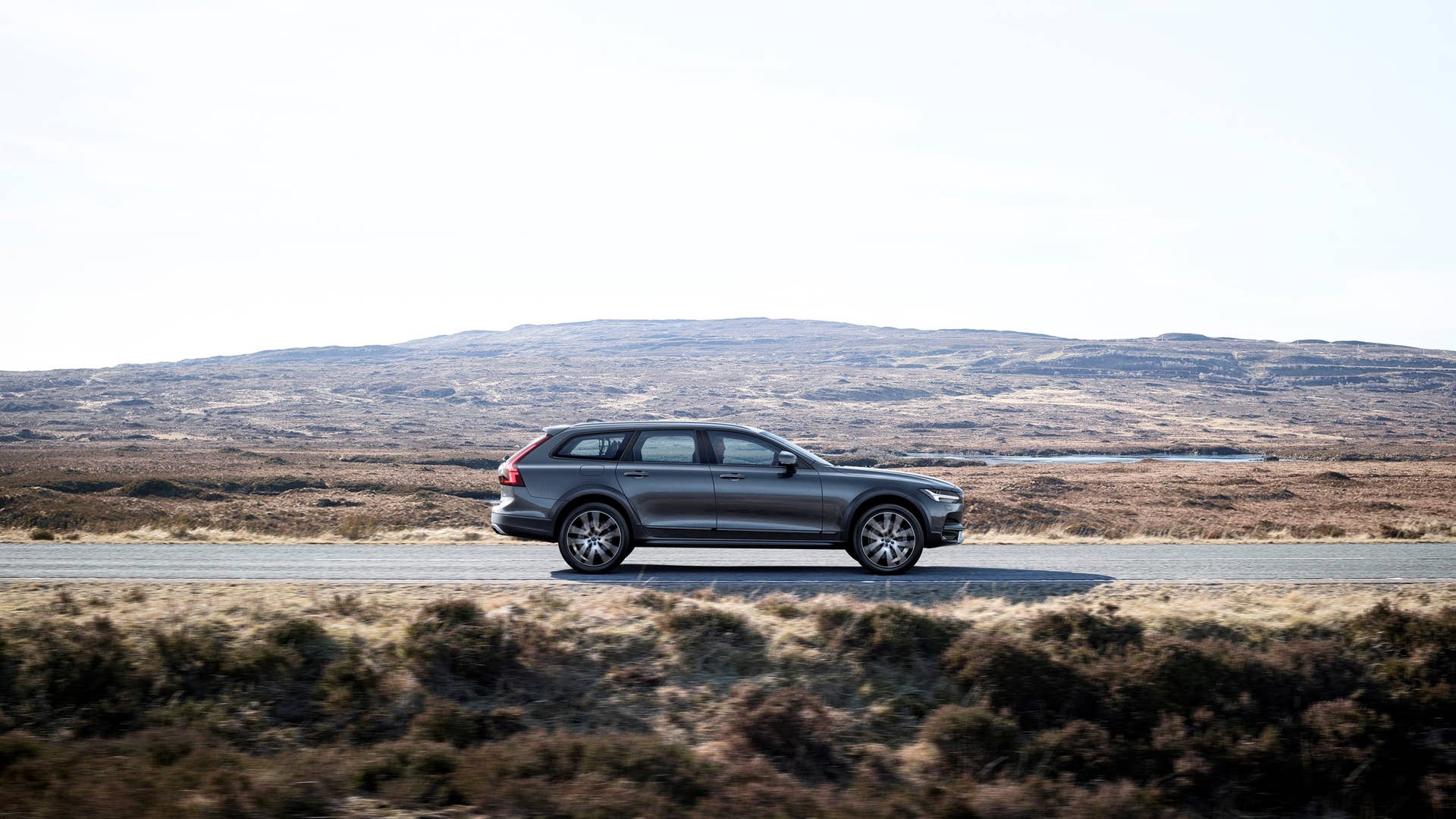 2017 Volvo V90 Cross Country Side Exterior