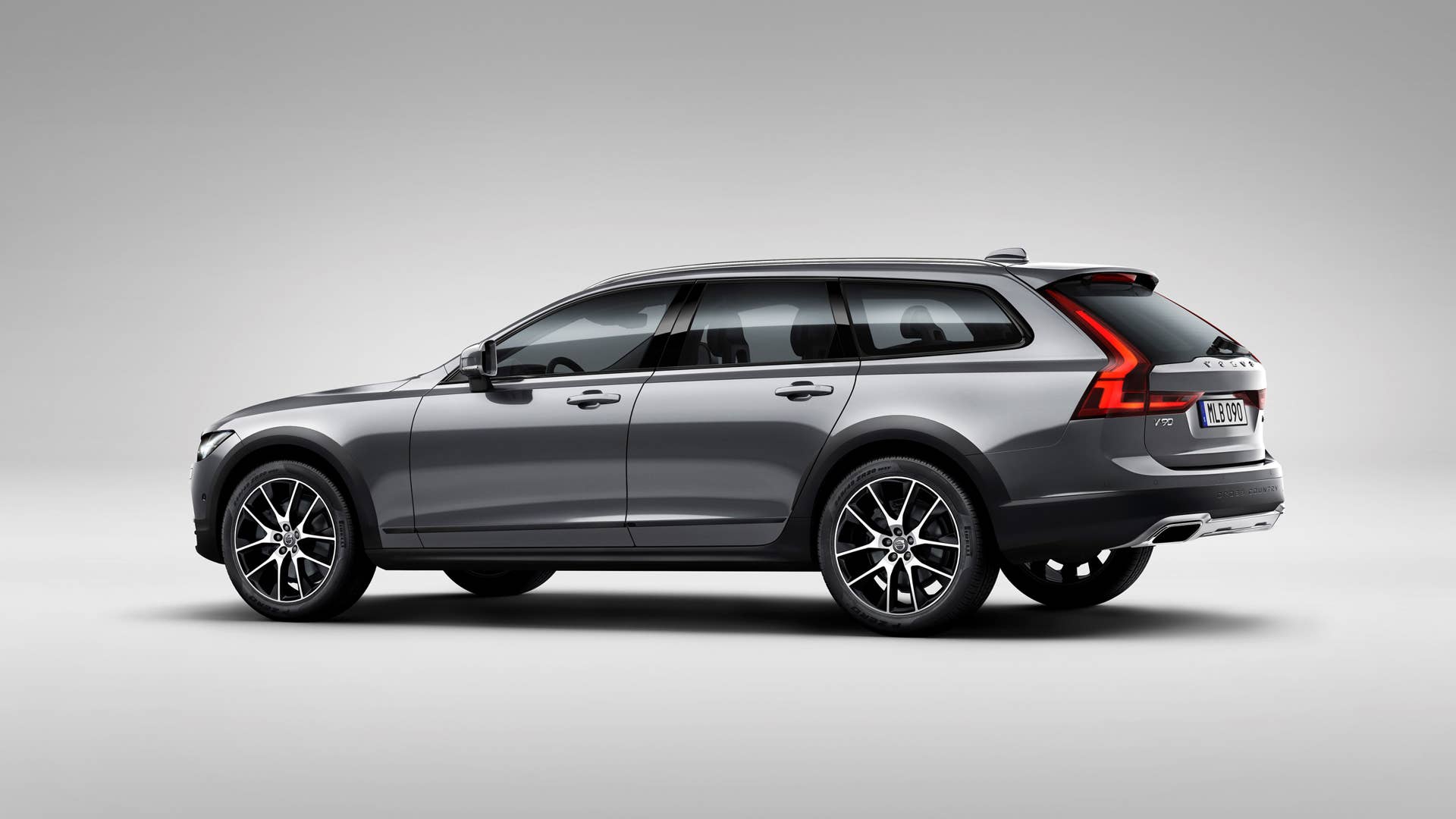 2017 Volvo V90 Cross Country Side Exterior