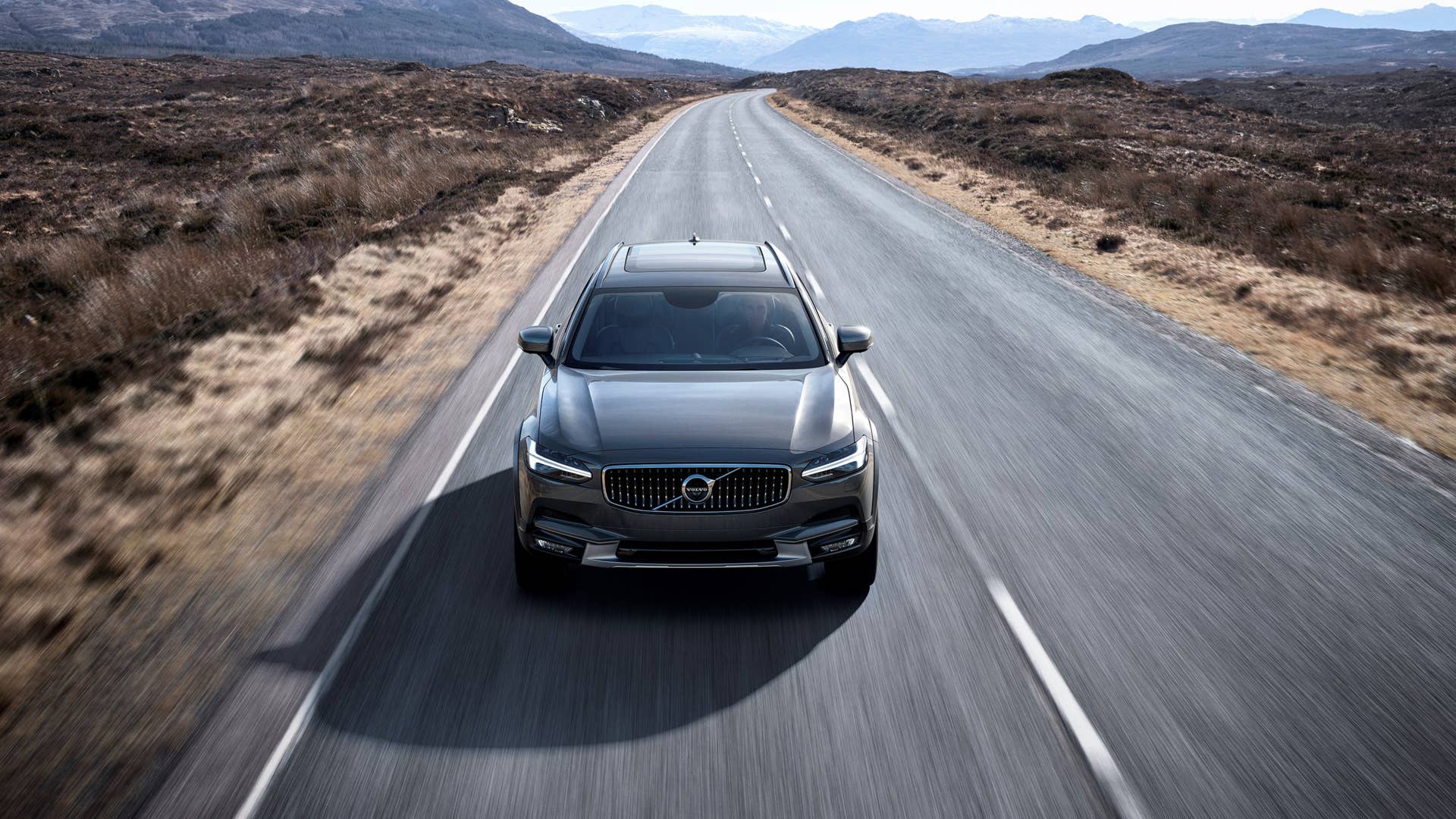 2017 Volvo V90 Cross Country Front End Exterior