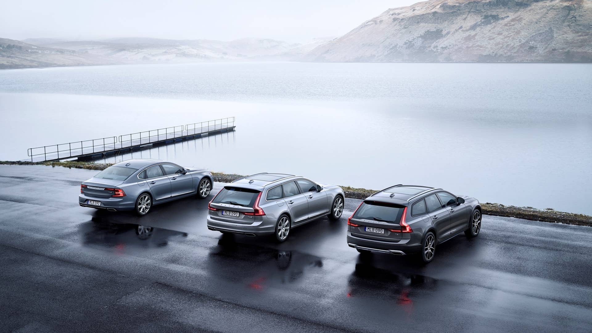 2017 Volvo V90 Cross Country Lineup Rear End Exterior