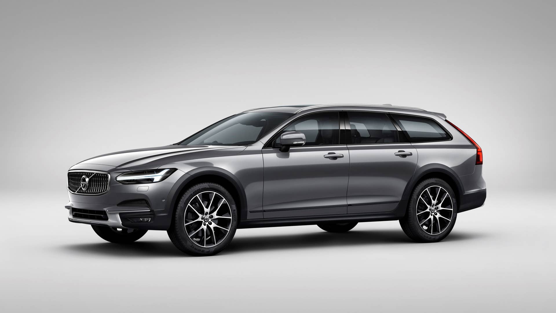 2017 Volvo V90 Cross Country Three Quarter Front End Exterior
