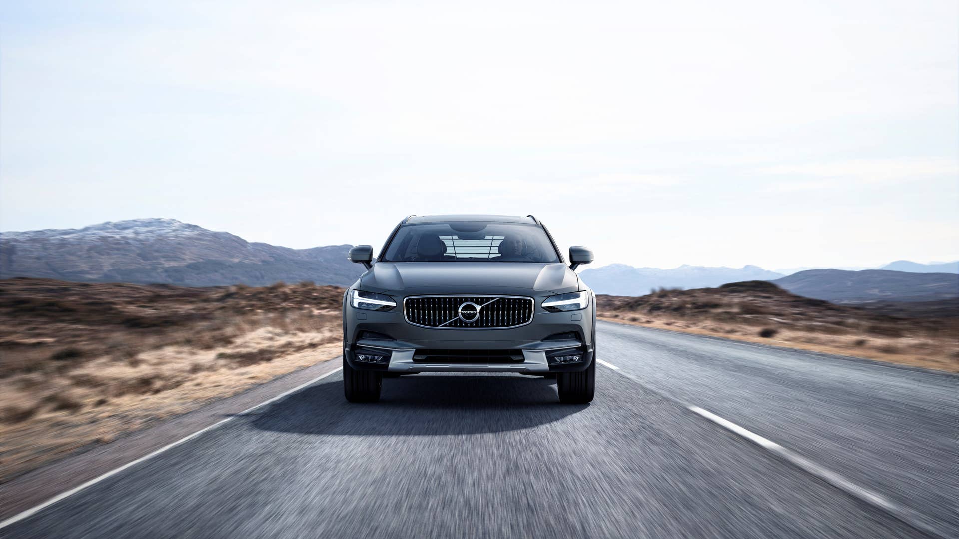 2017 Volvo V90 Cross Country Front End Exterior