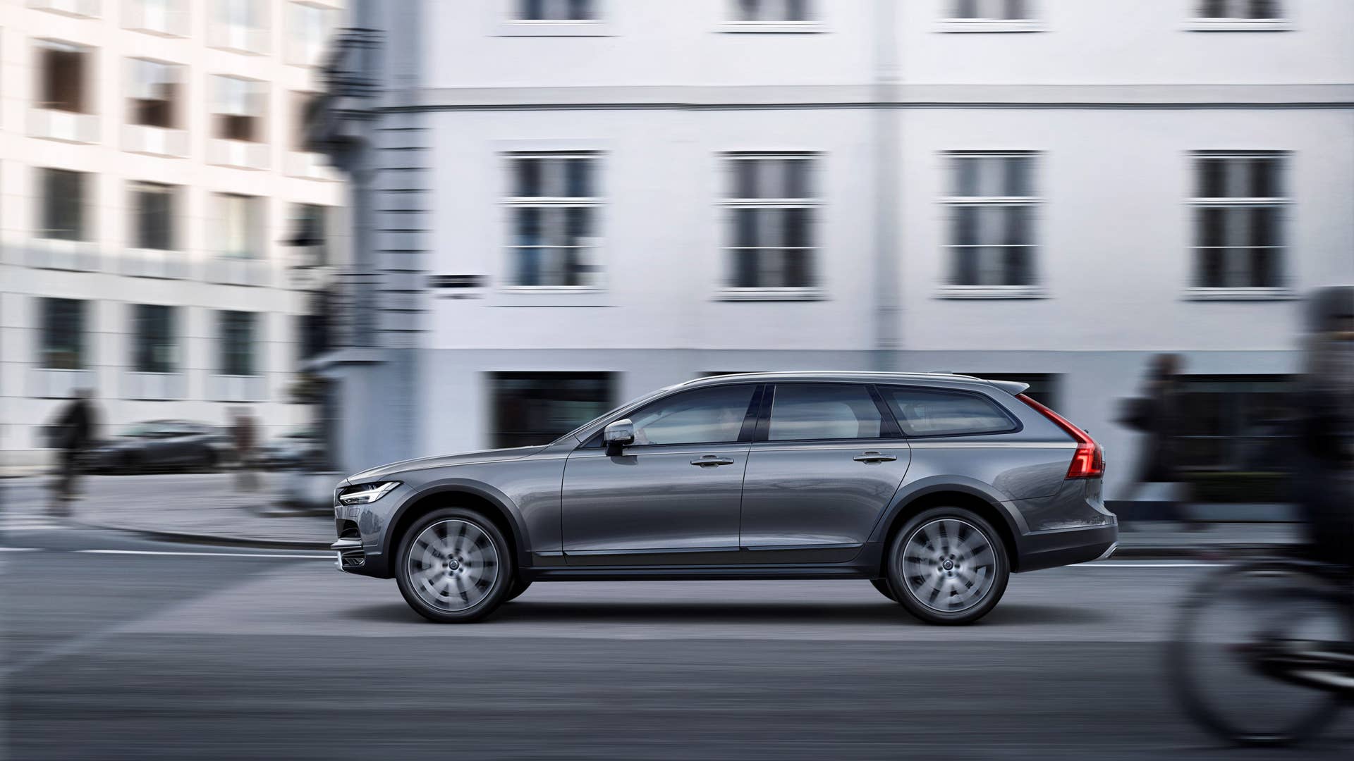 2017 Volvo V90 Cross Country Side Exterior Driving