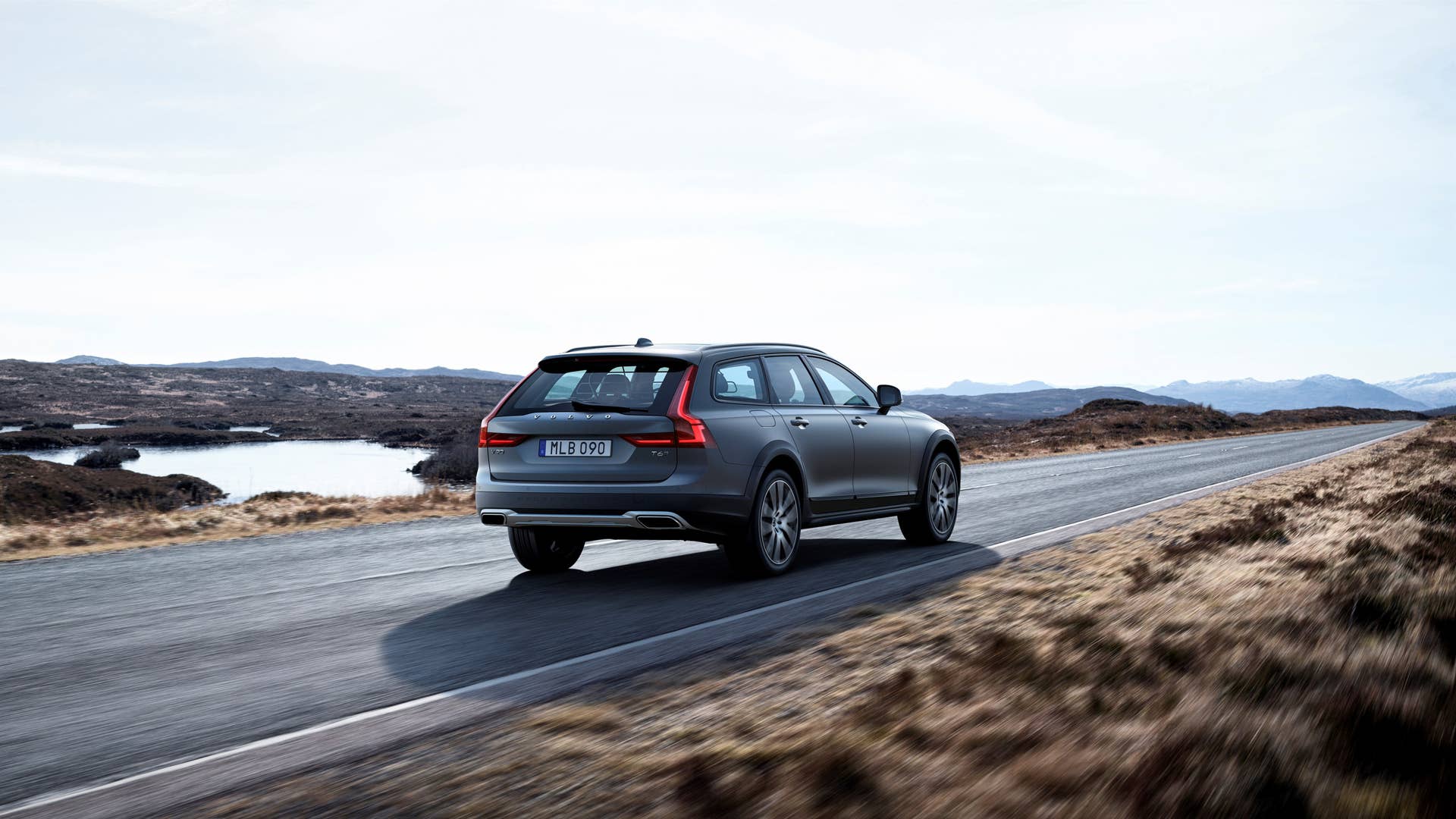 2017 Volvo V90 Cross Country Rear End Exterior