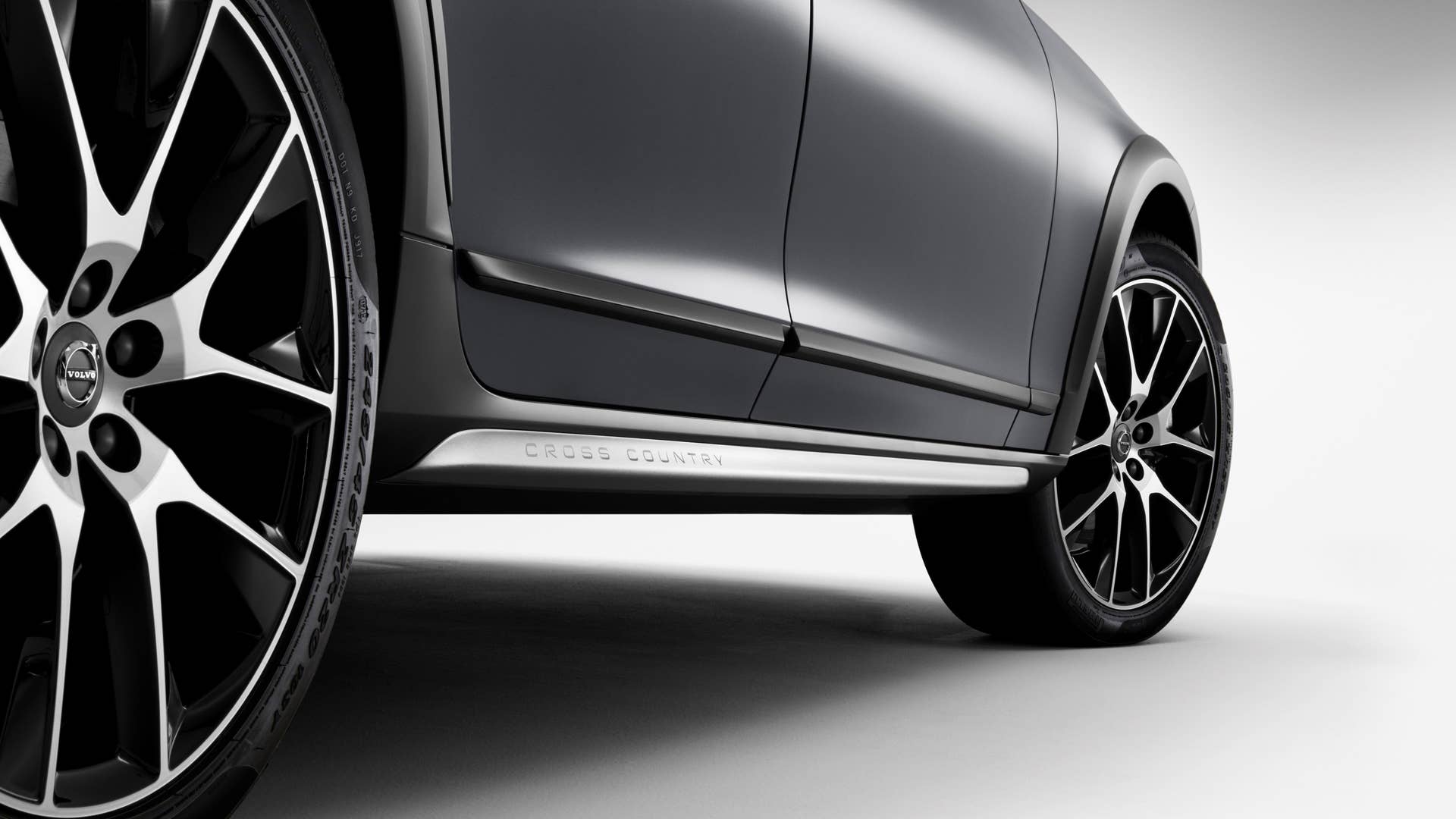 2017 Volvo V90 Cross Country Wheel Close Up