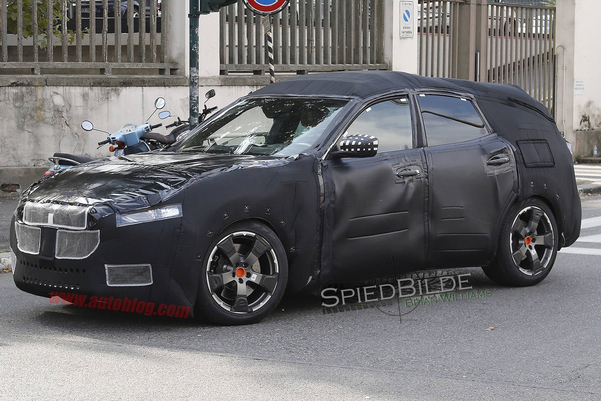 2017 Maserati Levante prototype front 3/4