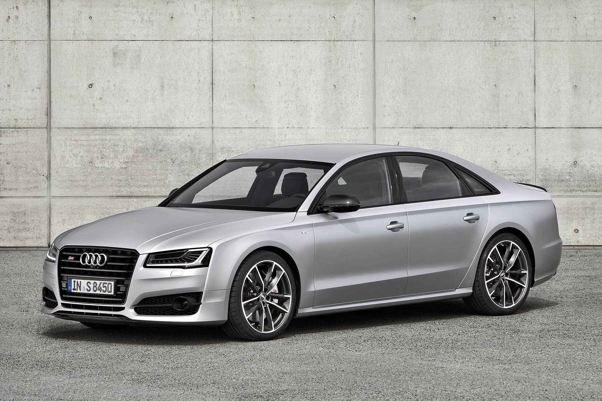 2016 Audi S8 Plus front 3/4 view