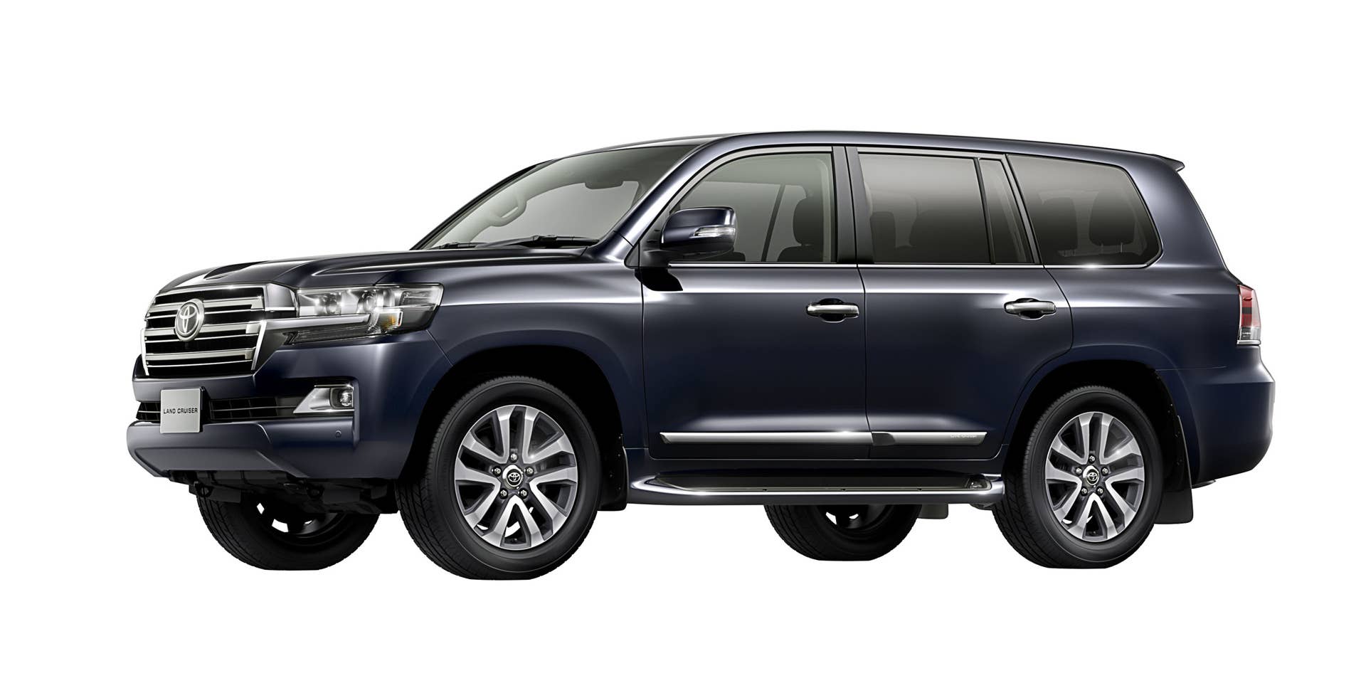 2016 Toyota Land Cruiser front 3/4 slate