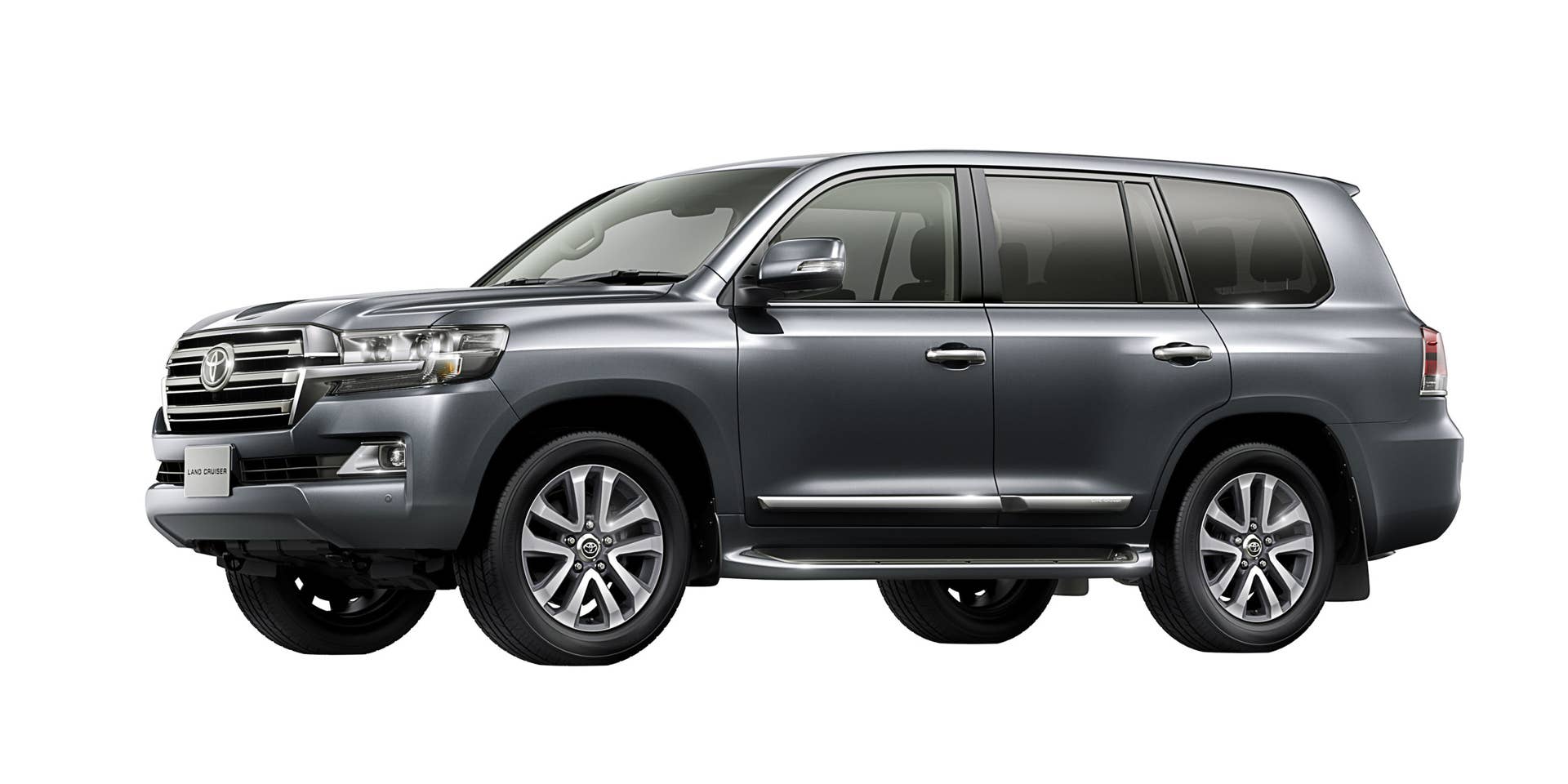 2016 Toyota Land Cruiser front 3/4 grey gray