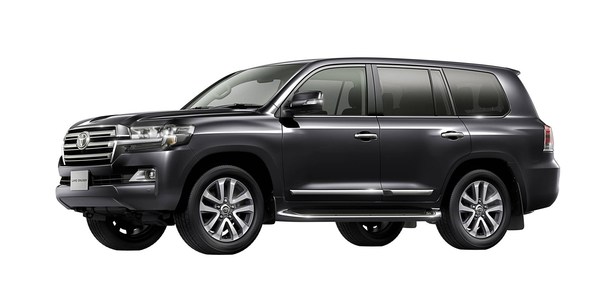 2016 Toyota Land Cruiser front 3/4 black