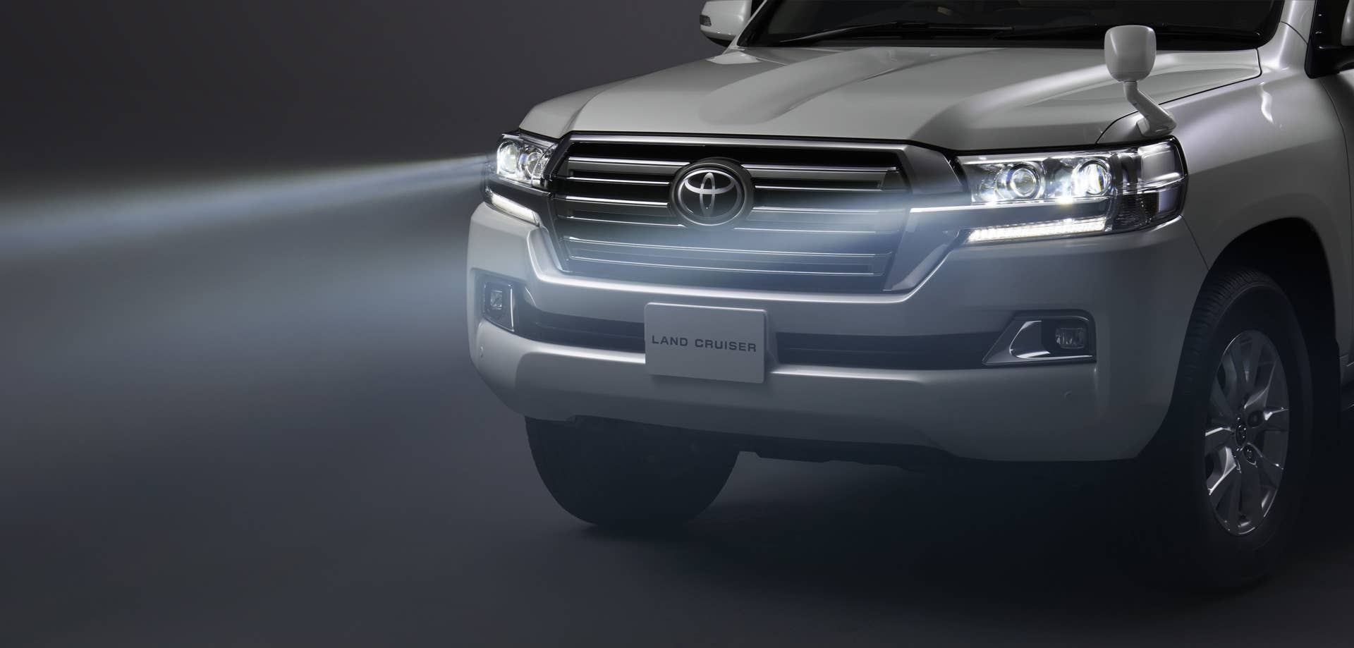 2016 Toyota Land Cruiser 200 headlights