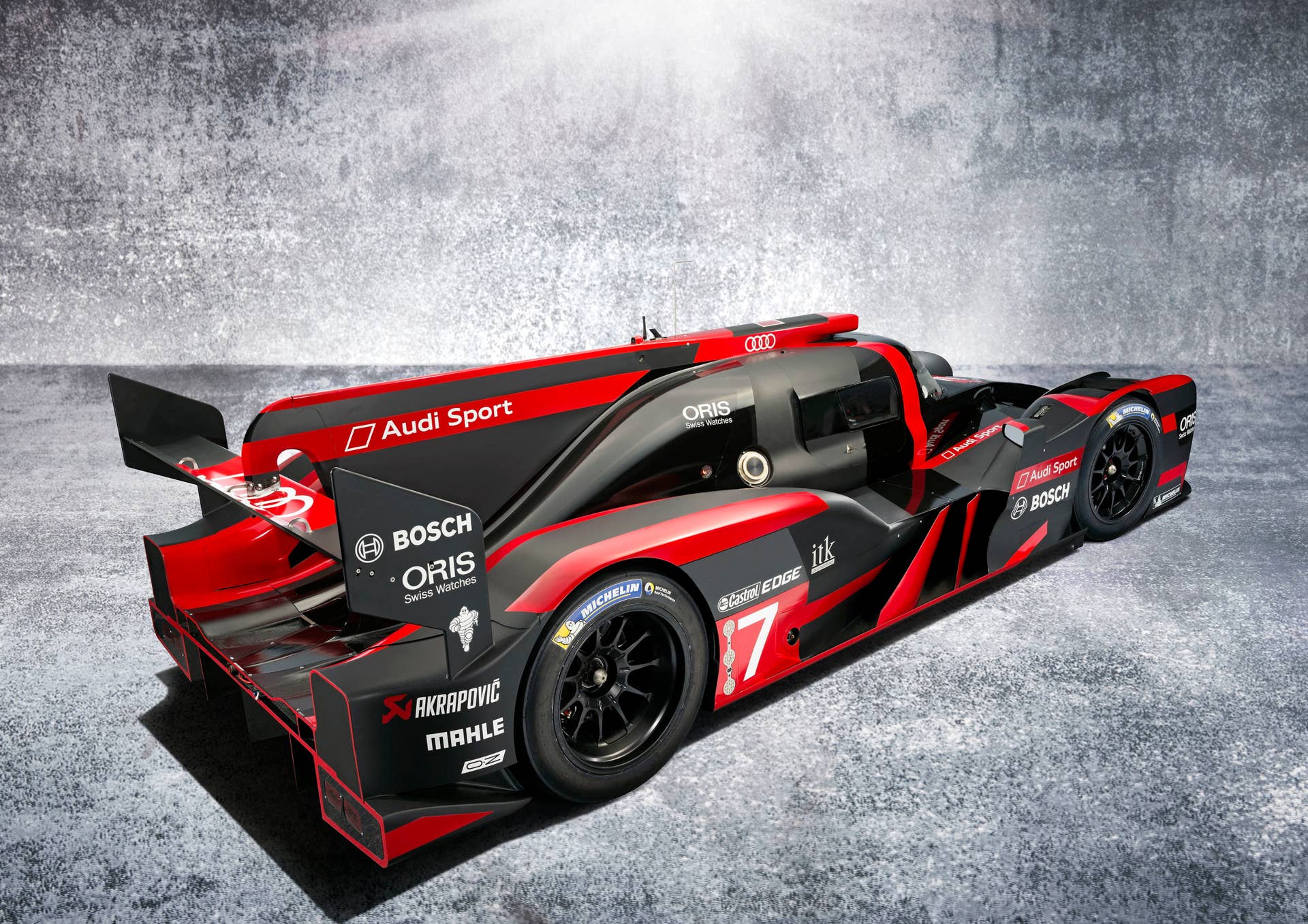 2016 Audi R18 rear 3/4