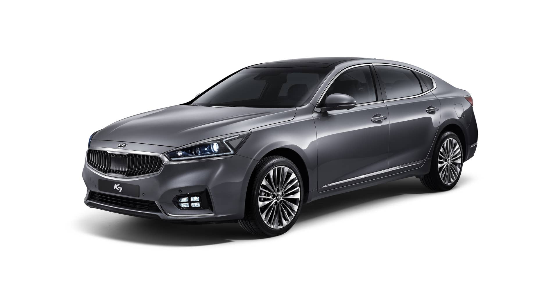 2016 Kia Cadenza front 3/4