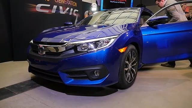 Autoblog brings you views of the 2016 Honda Civic Coupe from every angle at the 2015 Los Angeles Auto Show.