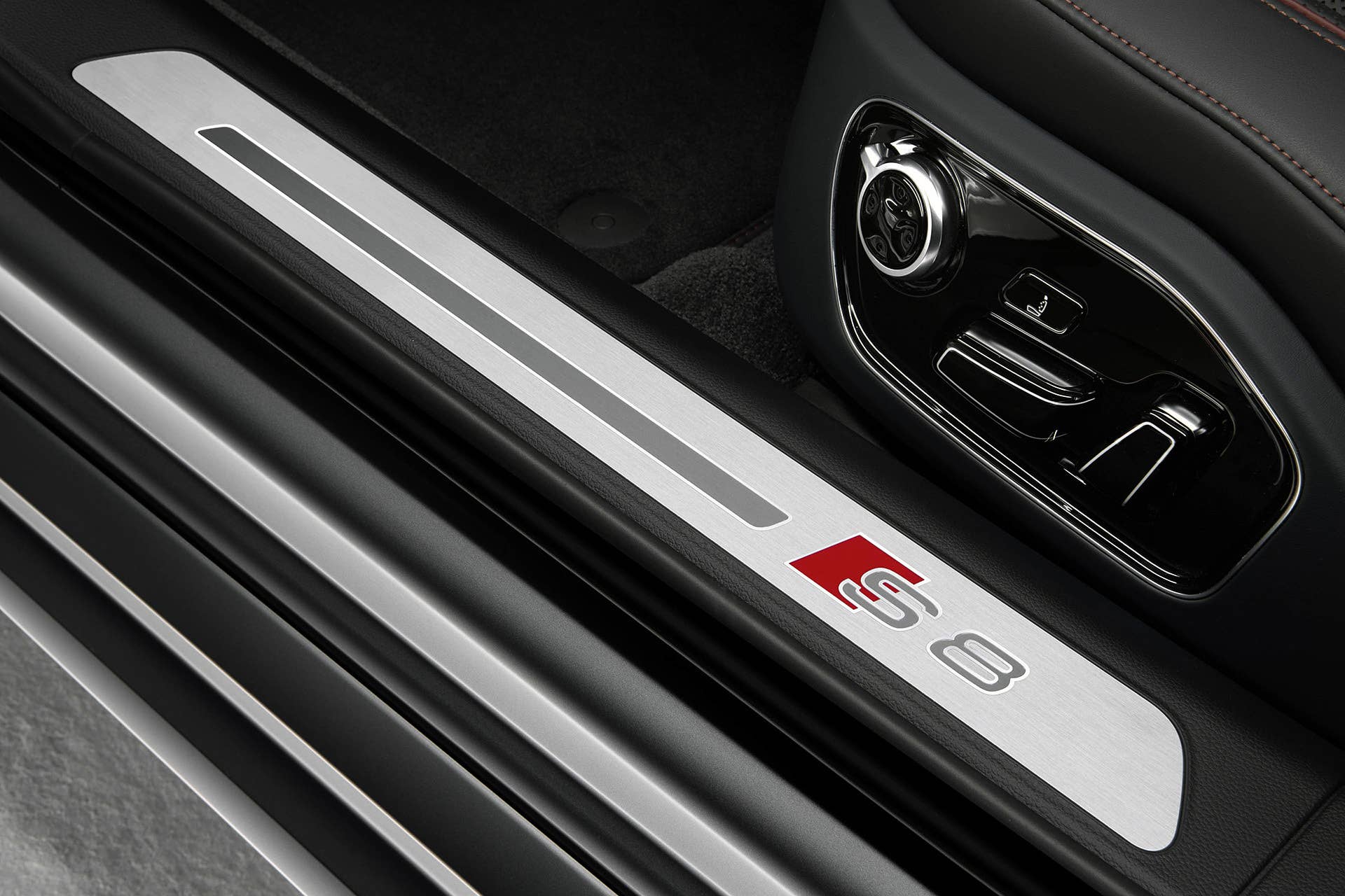 2016 Audi S8 Plus sill plate